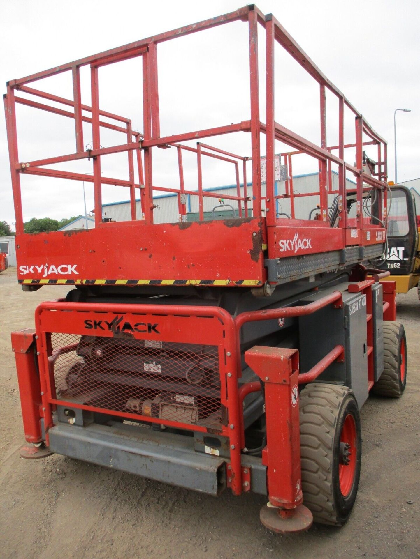 2014 SKYJACK 8831 SCISSOR LIFT ACCESS PLATFORM CHERRY PICKER MEWP 8841 GENIE - Image 3 of 13