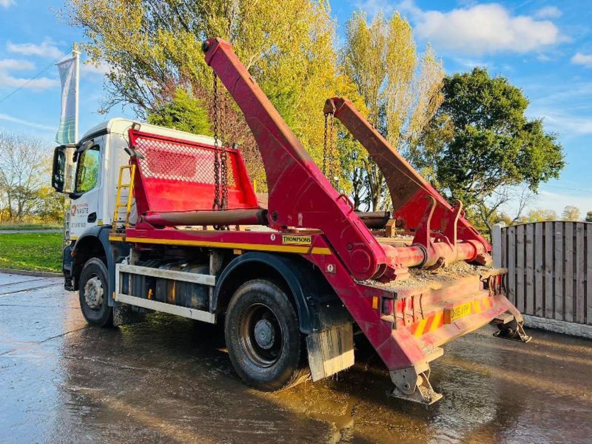 MERCEDES AROCS 4X2 SKIP LORRY * YEAR 2016 * C/W HYVA LIFT & SUPPORT LEGS - Image 5 of 18