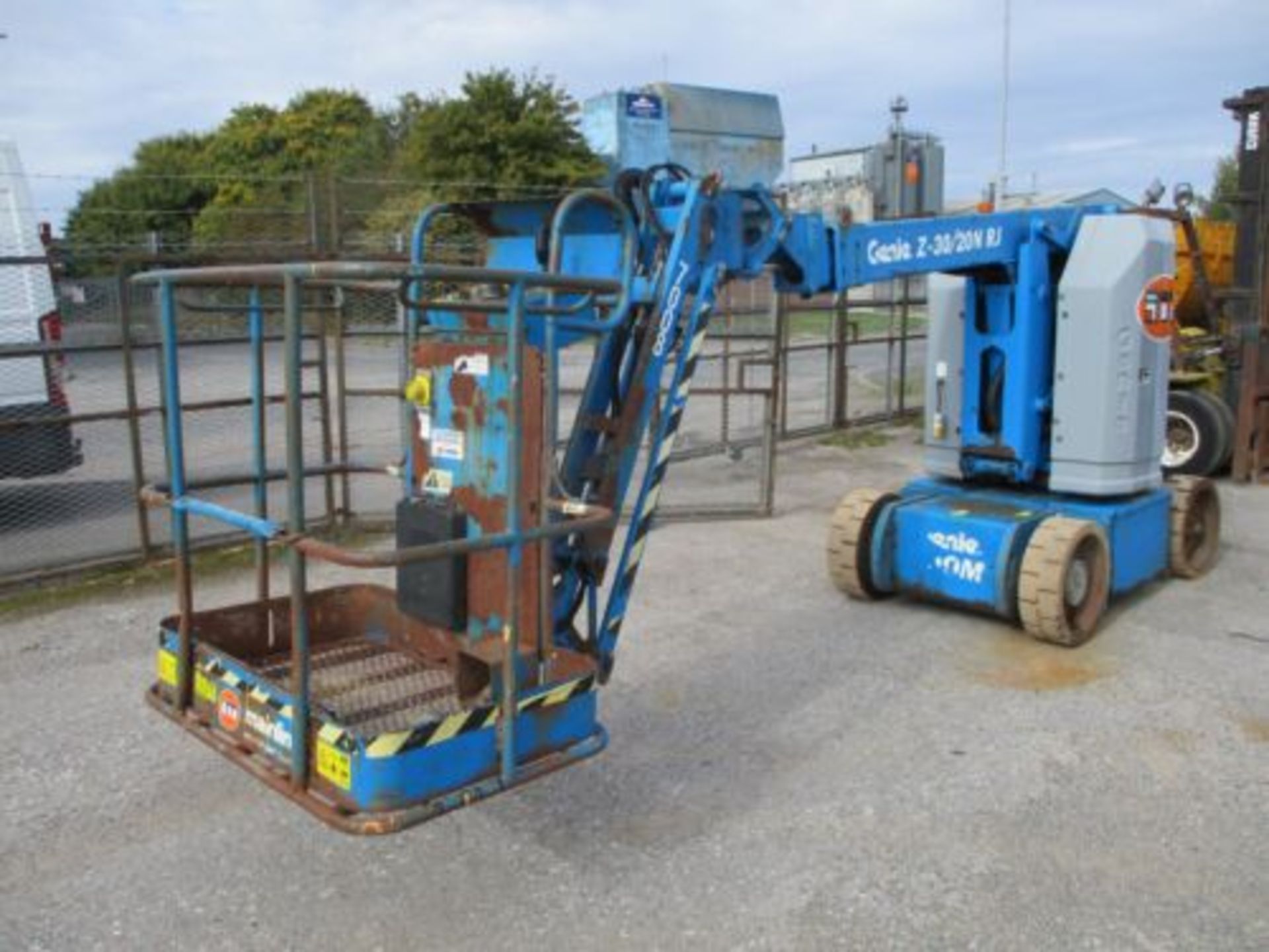 2007 GENIE Z 30 / 20 N CHERRY PICKER SCISSOR LIFT ACCESS PLATFORM MEWP GENIE - Image 2 of 12