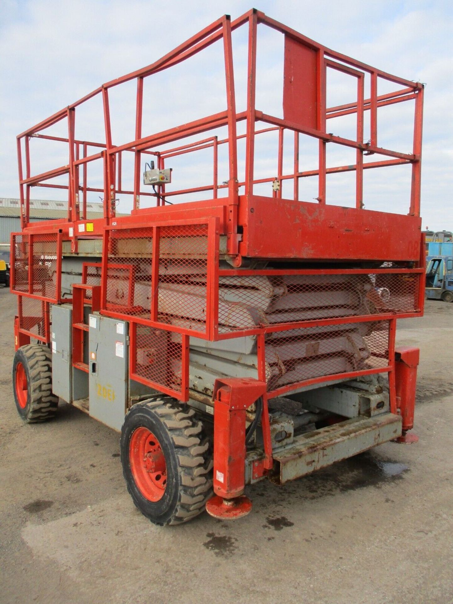 SKYJACK 8841 SCISSOR LIFT ACCESS PLATFORM CHERRY PICKER MEWP GENIE - Image 2 of 14