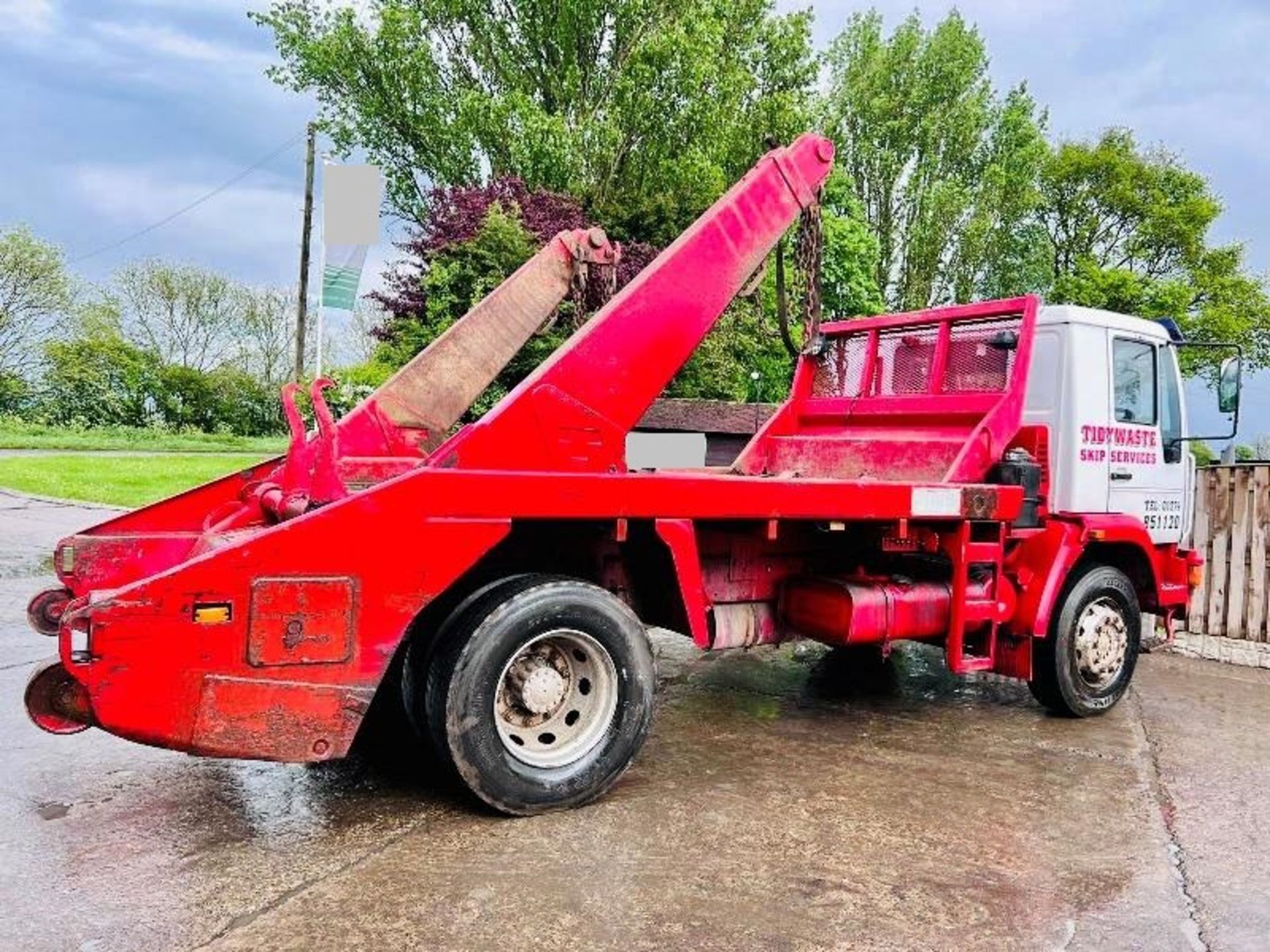 MAN 18.225 4X2 SKIP LORRY C/W MANUAL GEAR BOX & TELESCOPIC ARMS - Image 12 of 17