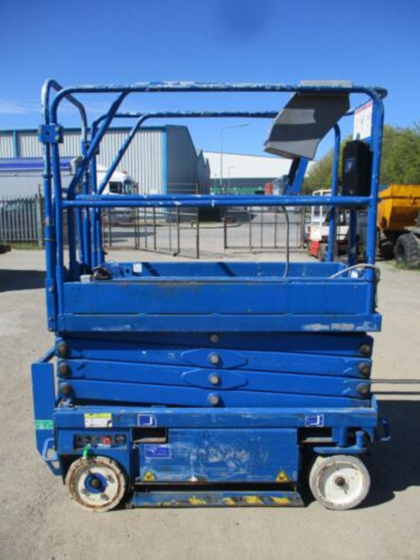 UPRIGHT MX19 SCISSOR LIFT ACCESS PLATFORM CHERRY PICKER GENIE 1932 - Image 6 of 11