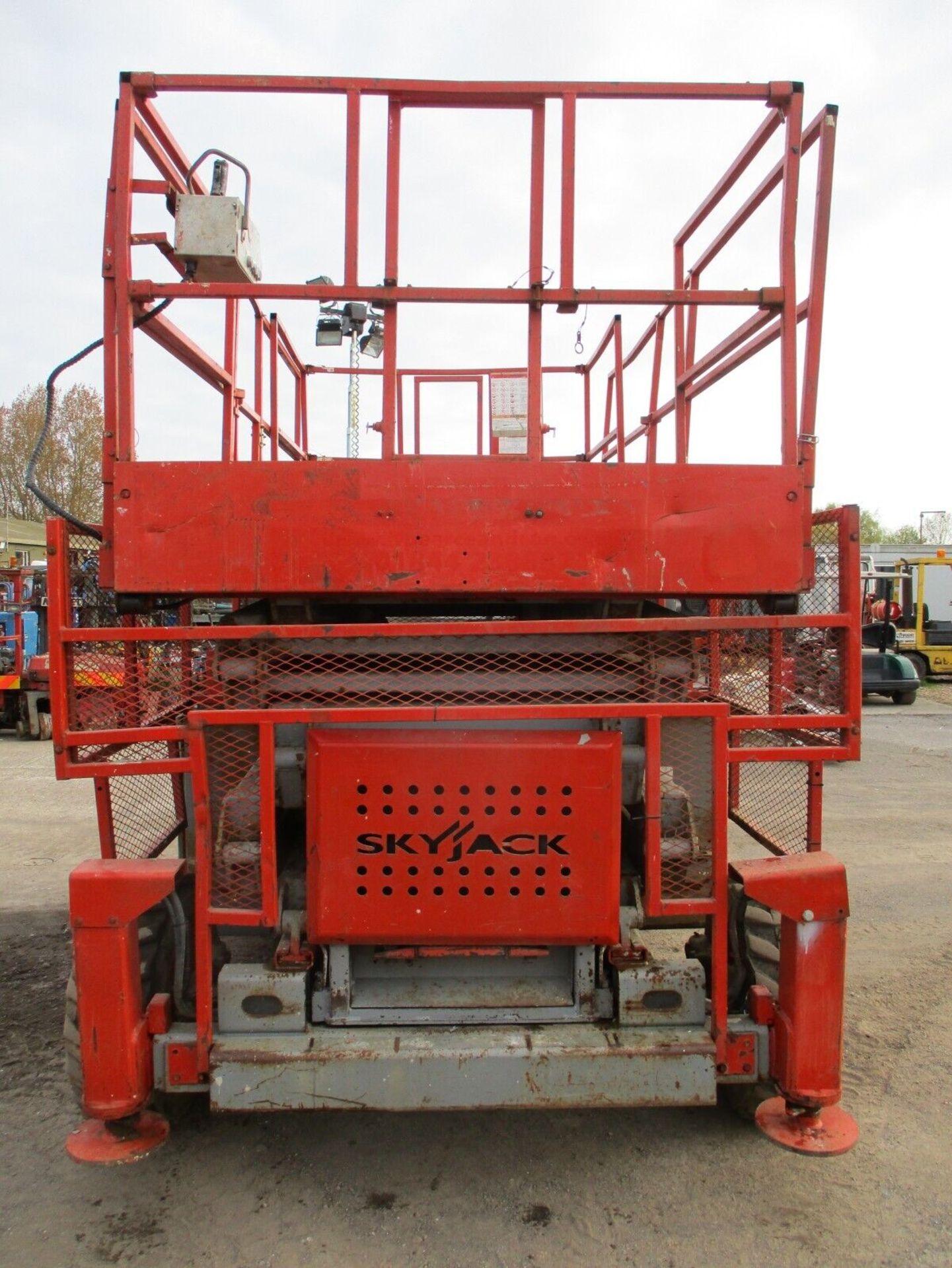 SKYJACK 8841 SCISSOR LIFT ACCESS PLATFORM CHERRY PICKER MEWP GENIE - Image 7 of 14