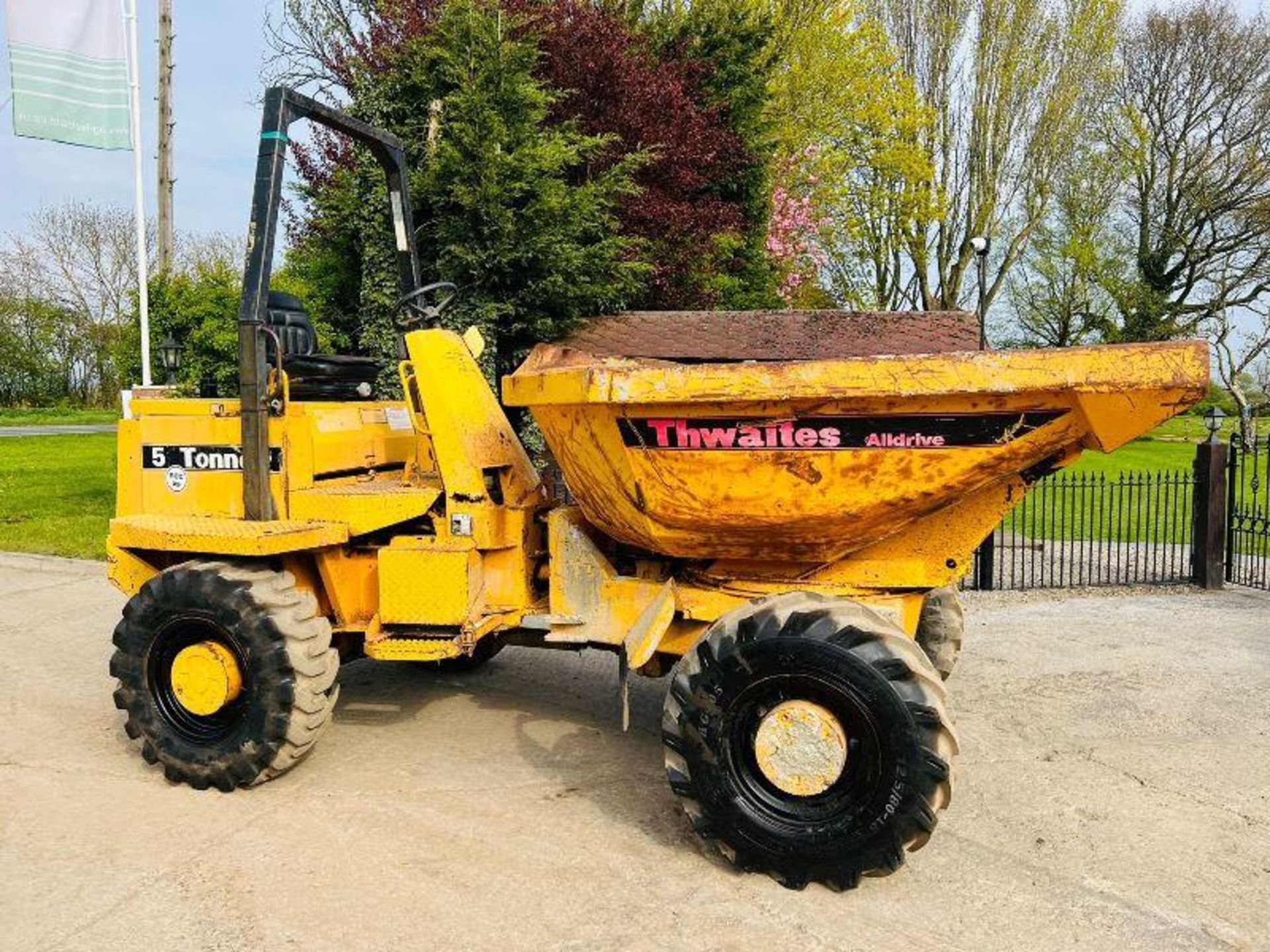 THWAITS ALLDRIVE 4WD SWIVEL TIP DUMPER C/W ROLE BAR - Image 8 of 17