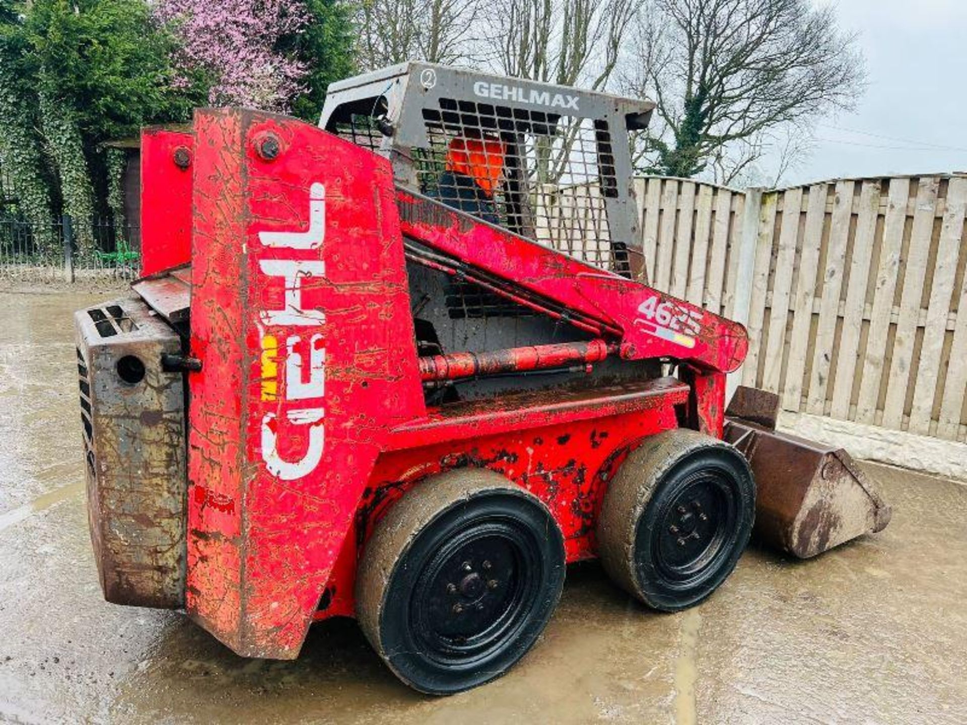 GEHL 4625 4WD SKIDSTEER C/W KUBOTA ENGINE & BUCKET - Image 7 of 17