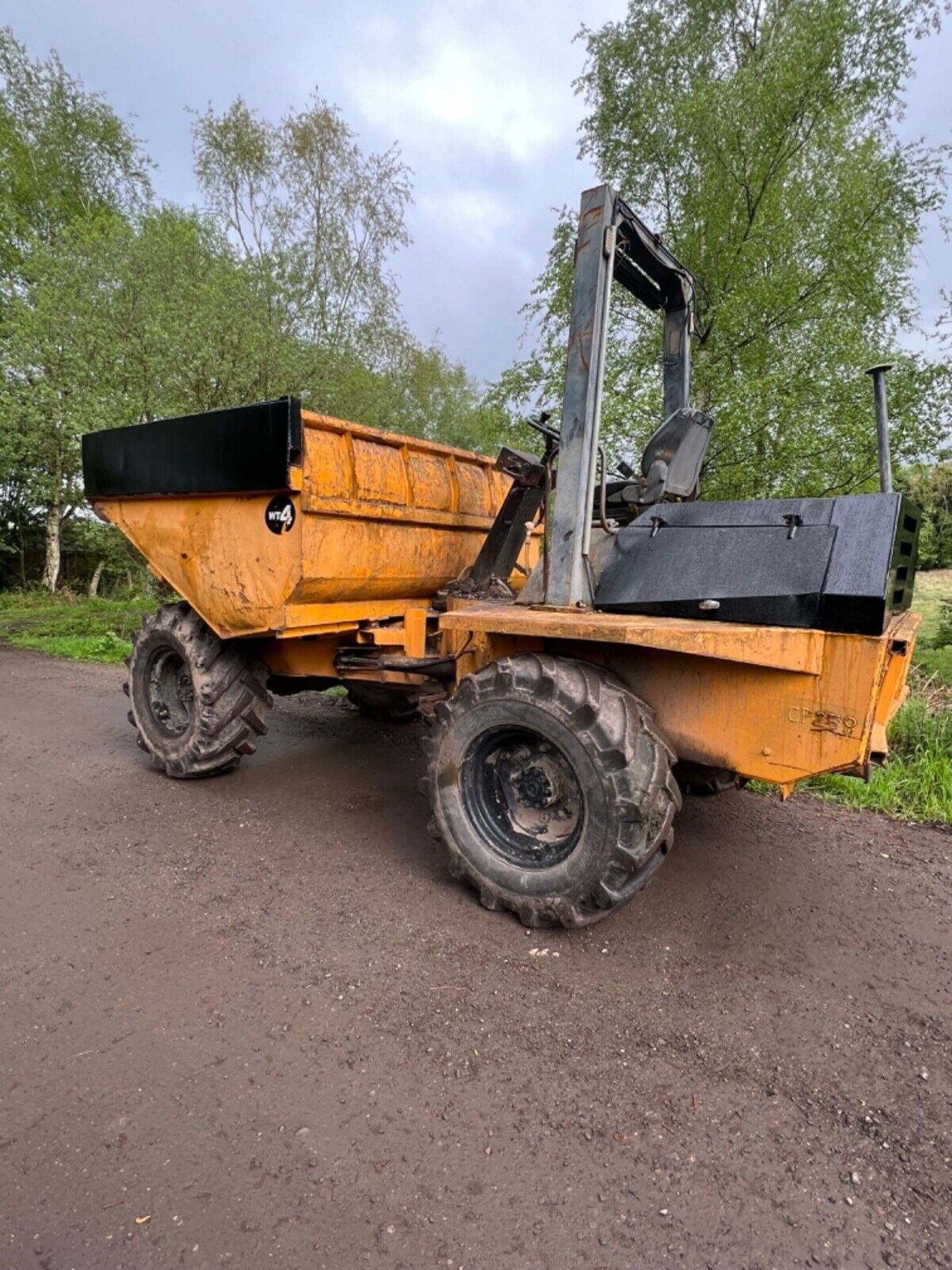 TEREX BENFORD 4 WHEEL DRIVE STRAIGHT TIP DUMPER - GOOD TYRES 6 TON - Image 11 of 12