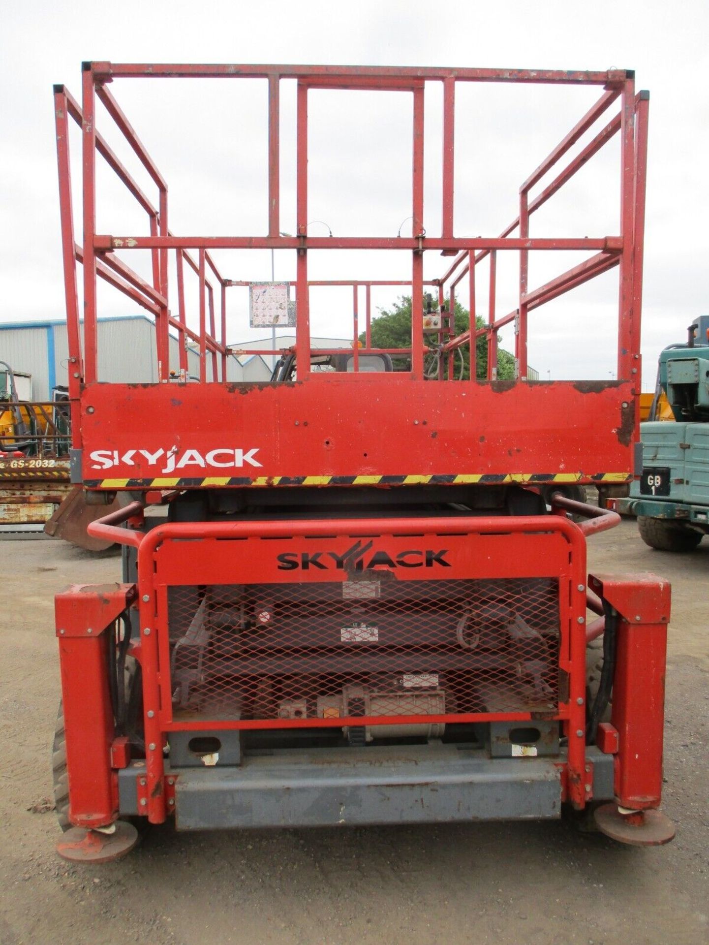 2014 SKYJACK 8831 SCISSOR LIFT ACCESS PLATFORM CHERRY PICKER MEWP 8841 GENIE - Image 4 of 13