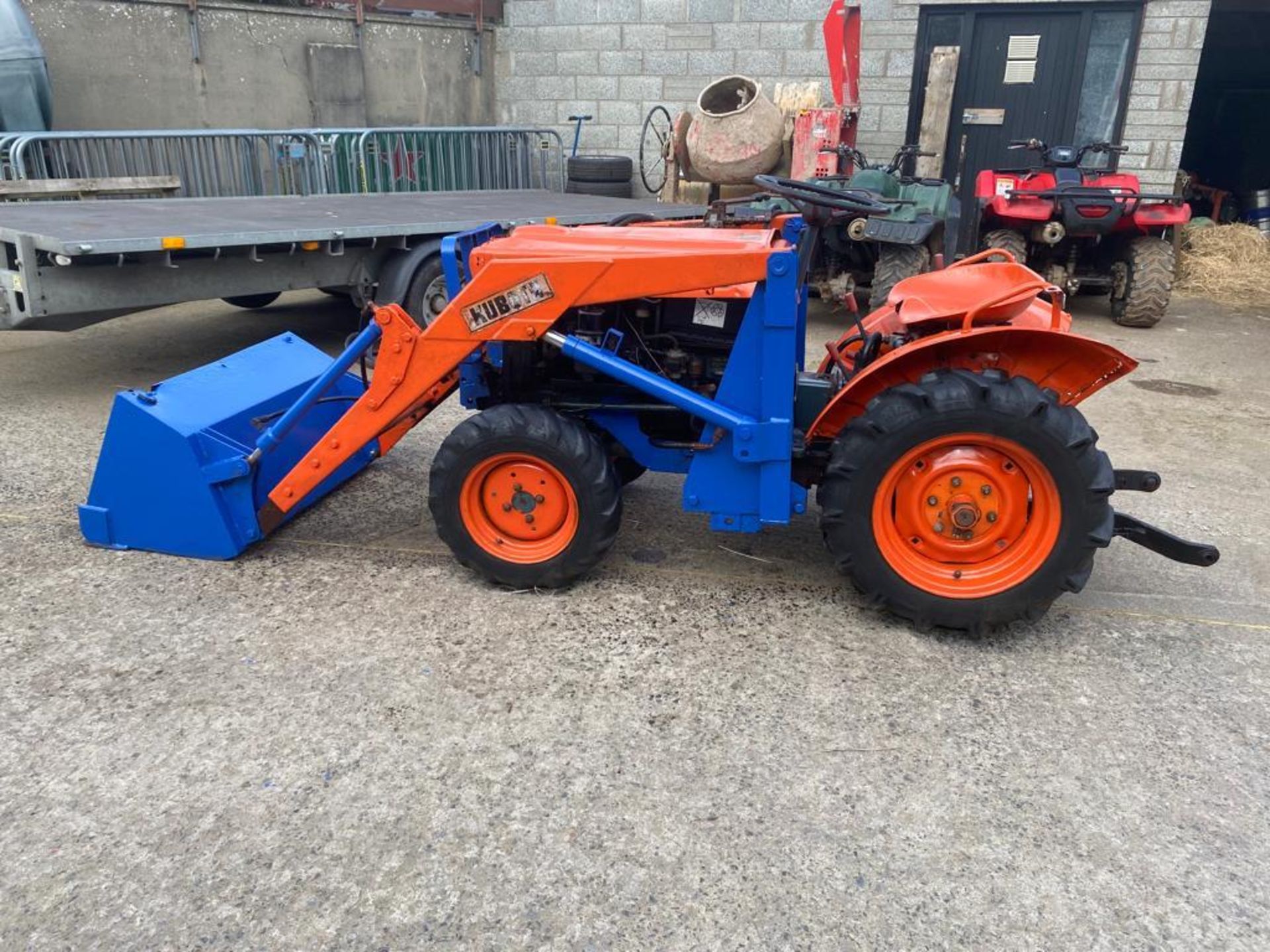 KUBOTA B6000 COMPACT TRACTOR - Image 2 of 4