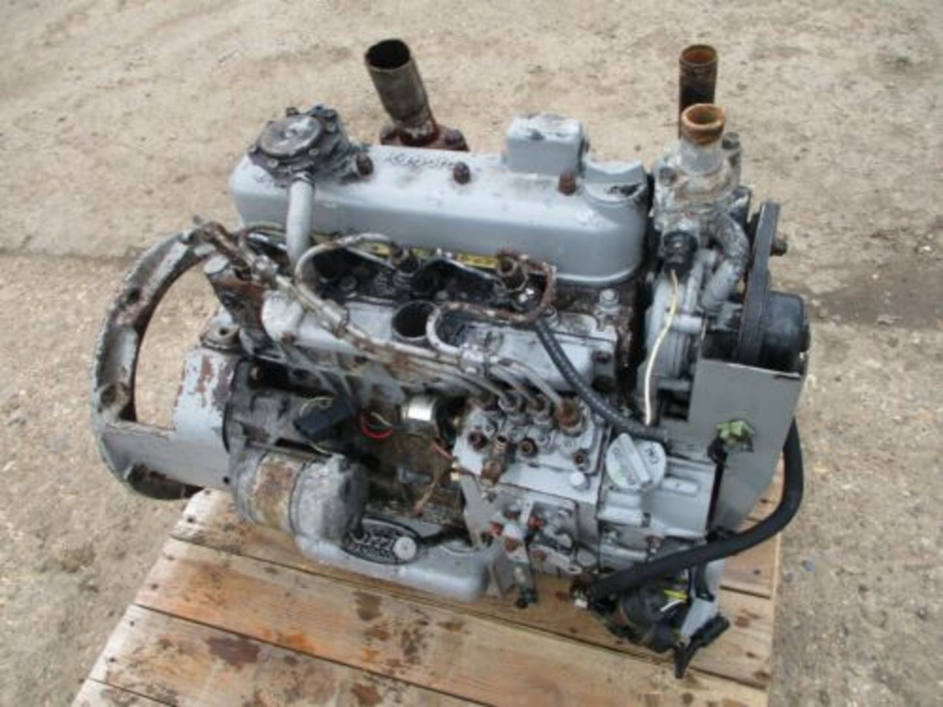 KUBOTA V1505 DIESEL 4 CYLINDER ELECTRIC START ENGINE - Image 2 of 6