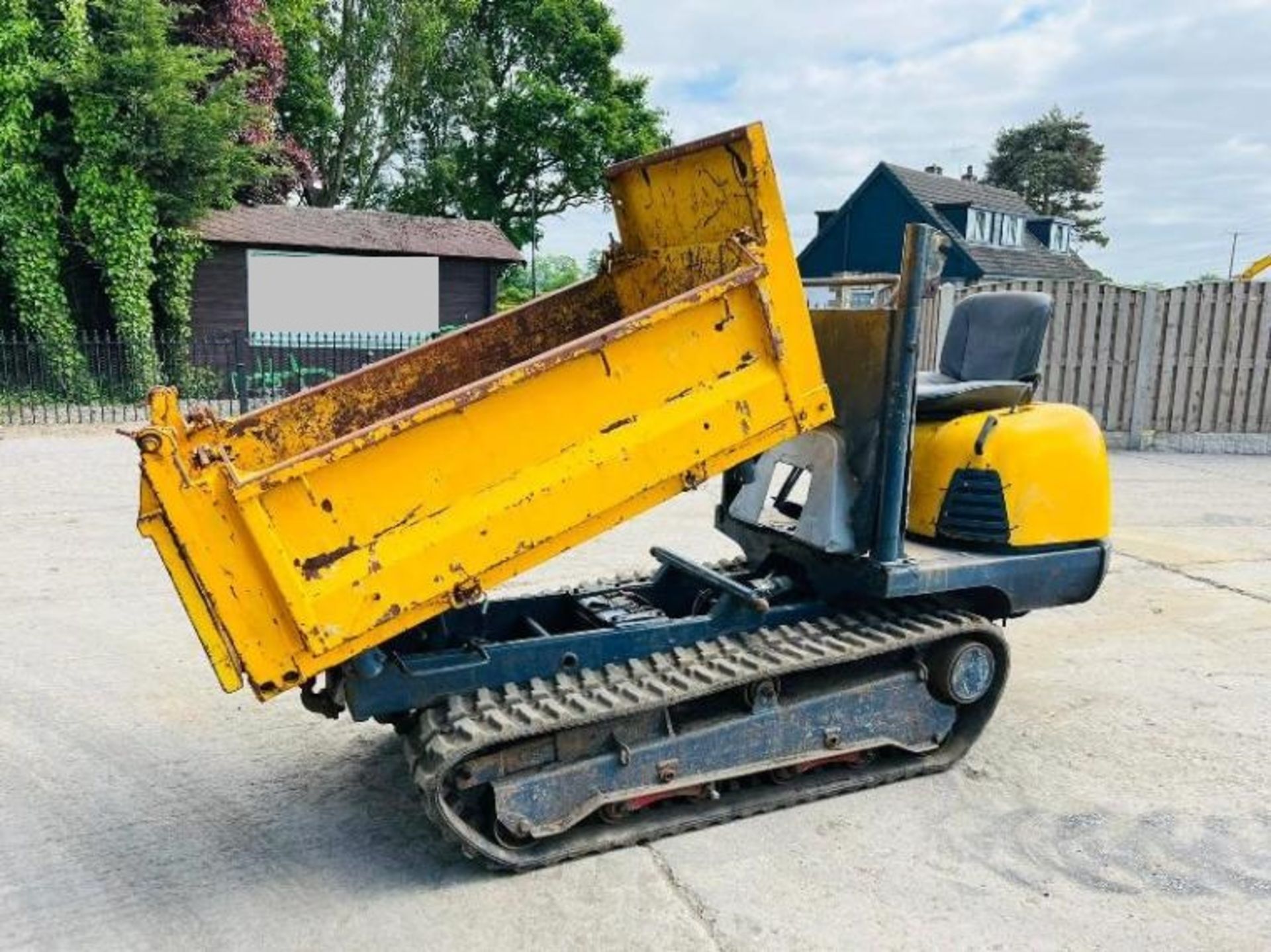 TRACKED DUMPER C/W DROP SIDE'S TIPPING BODY & RUBBER TRACKS