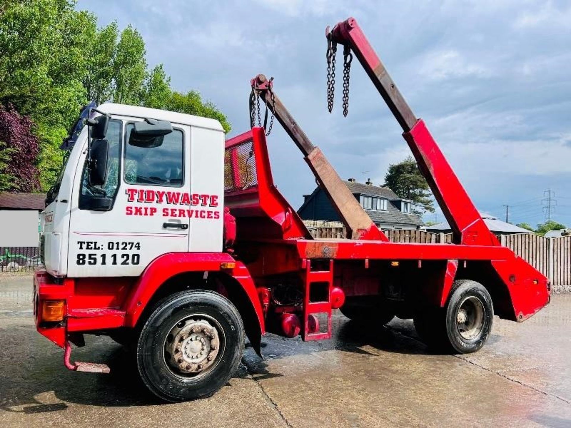 MAN 18.225 4X2 SKIP LORRY C/W MANUAL GEAR BOX & TELESCOPIC ARMS - Image 15 of 17