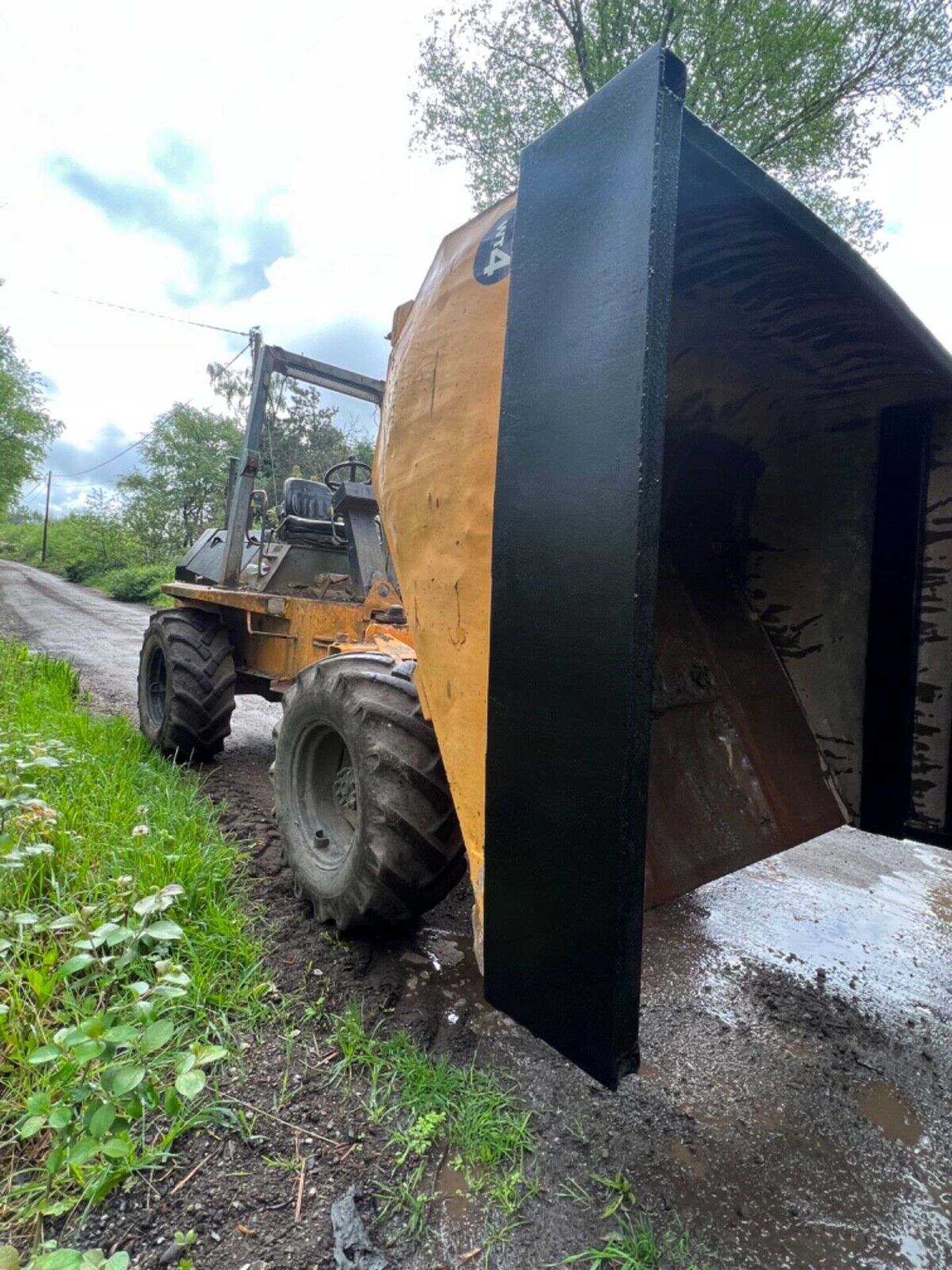 TEREX BENFORD 4 WHEEL DRIVE STRAIGHT TIP DUMPER - GOOD TYRES 6 TON - Image 4 of 12