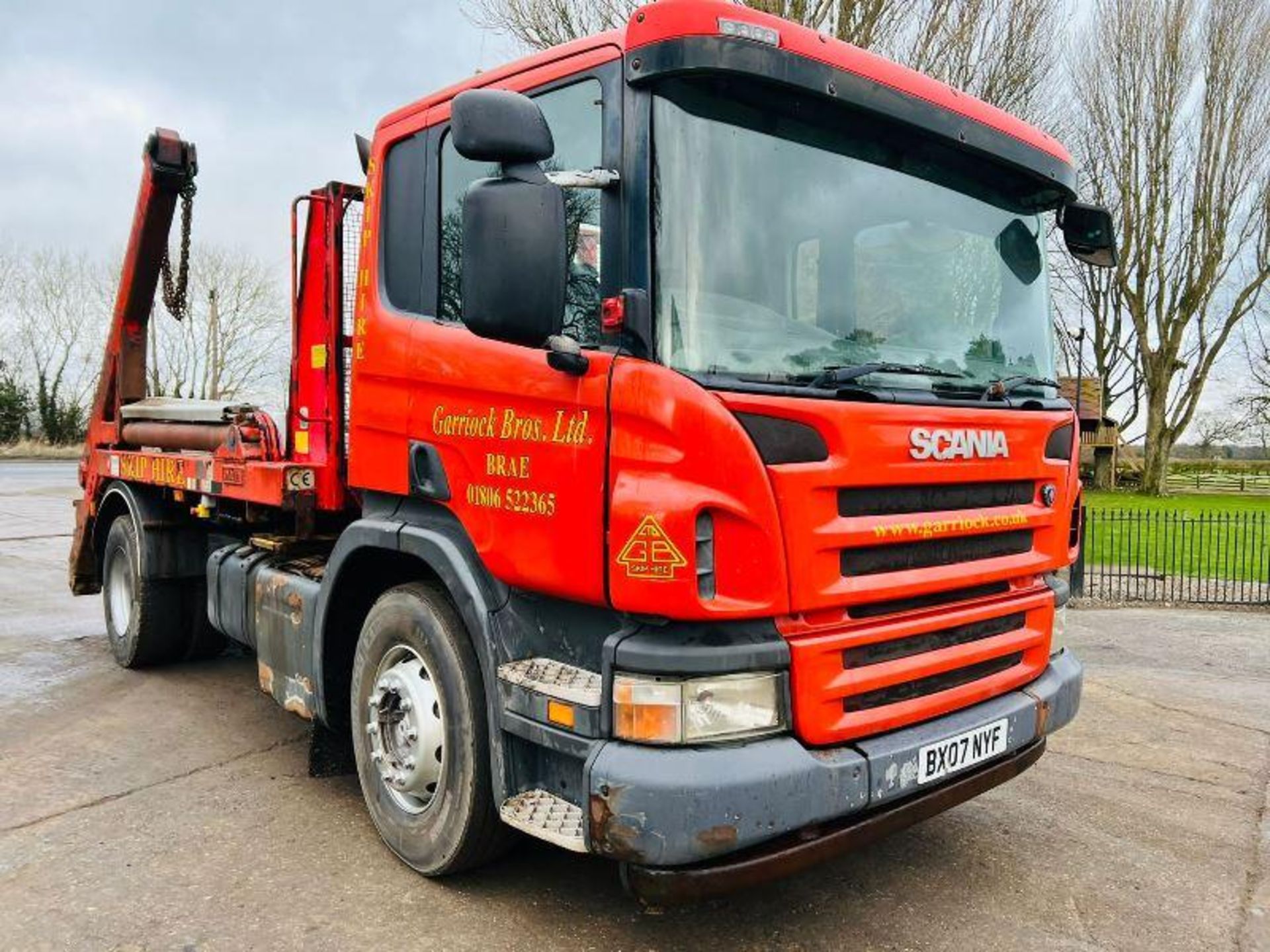 SCANIA 4X2 SKIP LORRY * MOT'D TILL 31ST JULY 2023 , 1 OWNER FROM NEW - Image 4 of 5