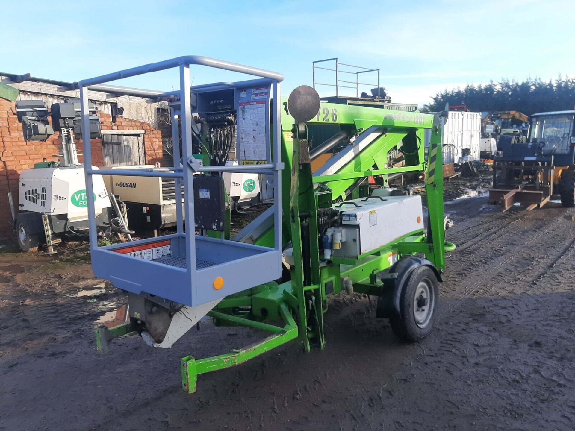 NIFTYLIFT 120T CHERRY PICKER TOWABLE - Image 5 of 9