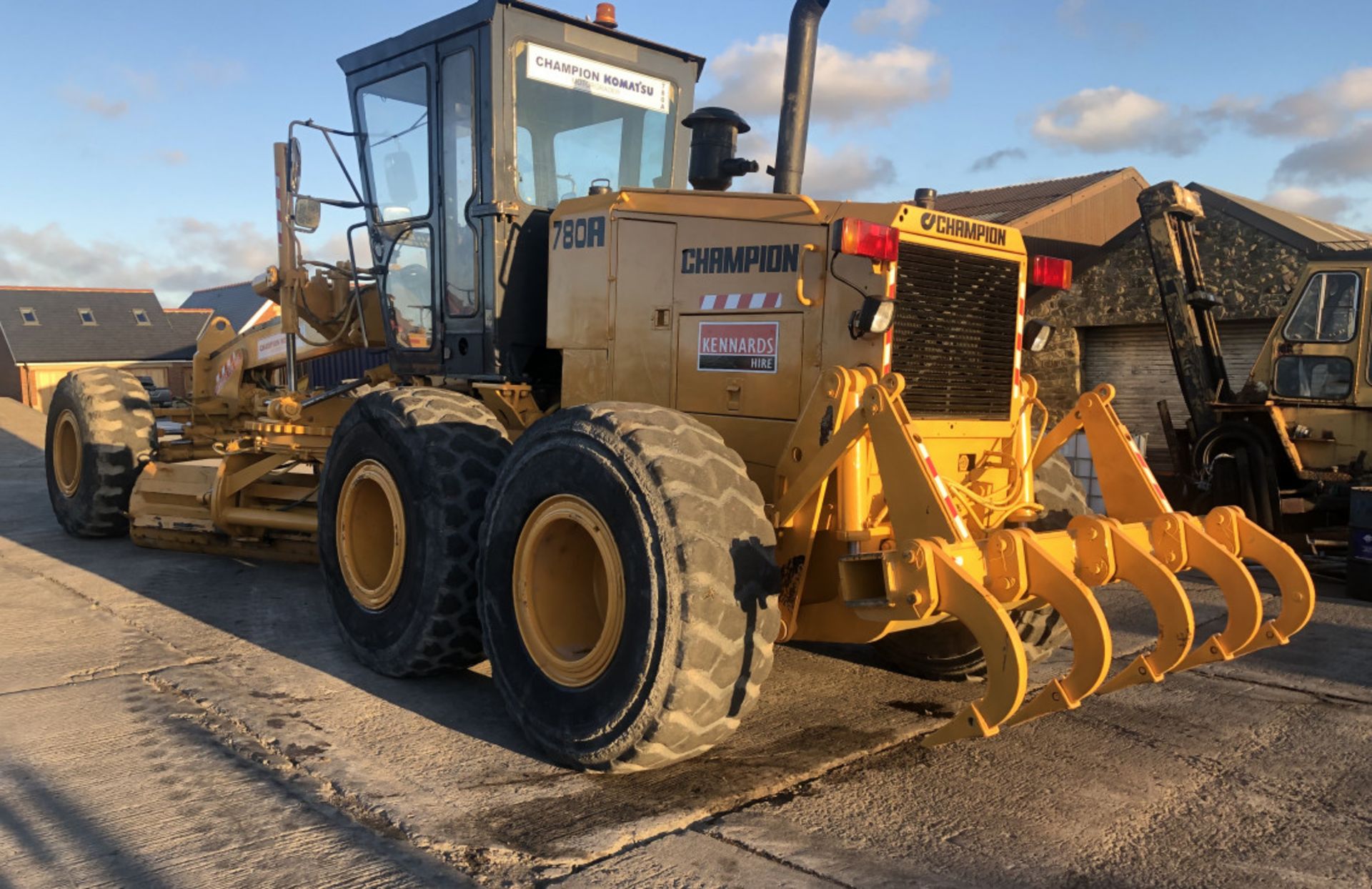 CHAMPION KOMATSU 780A MOTOR GRADER ( SAME SIZE AS - Image 2 of 8