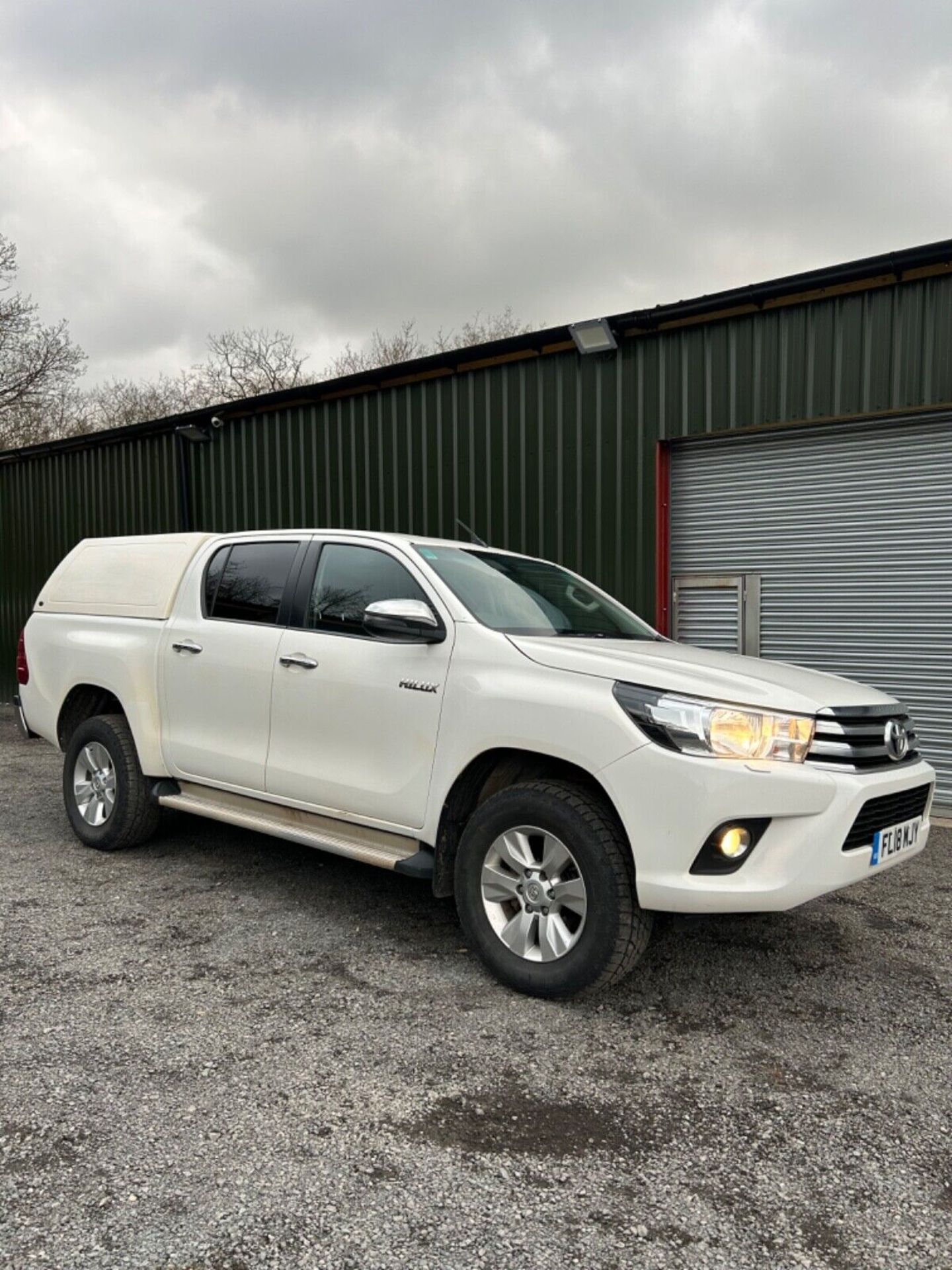 2018 TOYOTA HILUX DOUBLE CAB PICKUP TRUCK 4X4 AIRCON TWIN CAB TRUCKMAN CANOPY