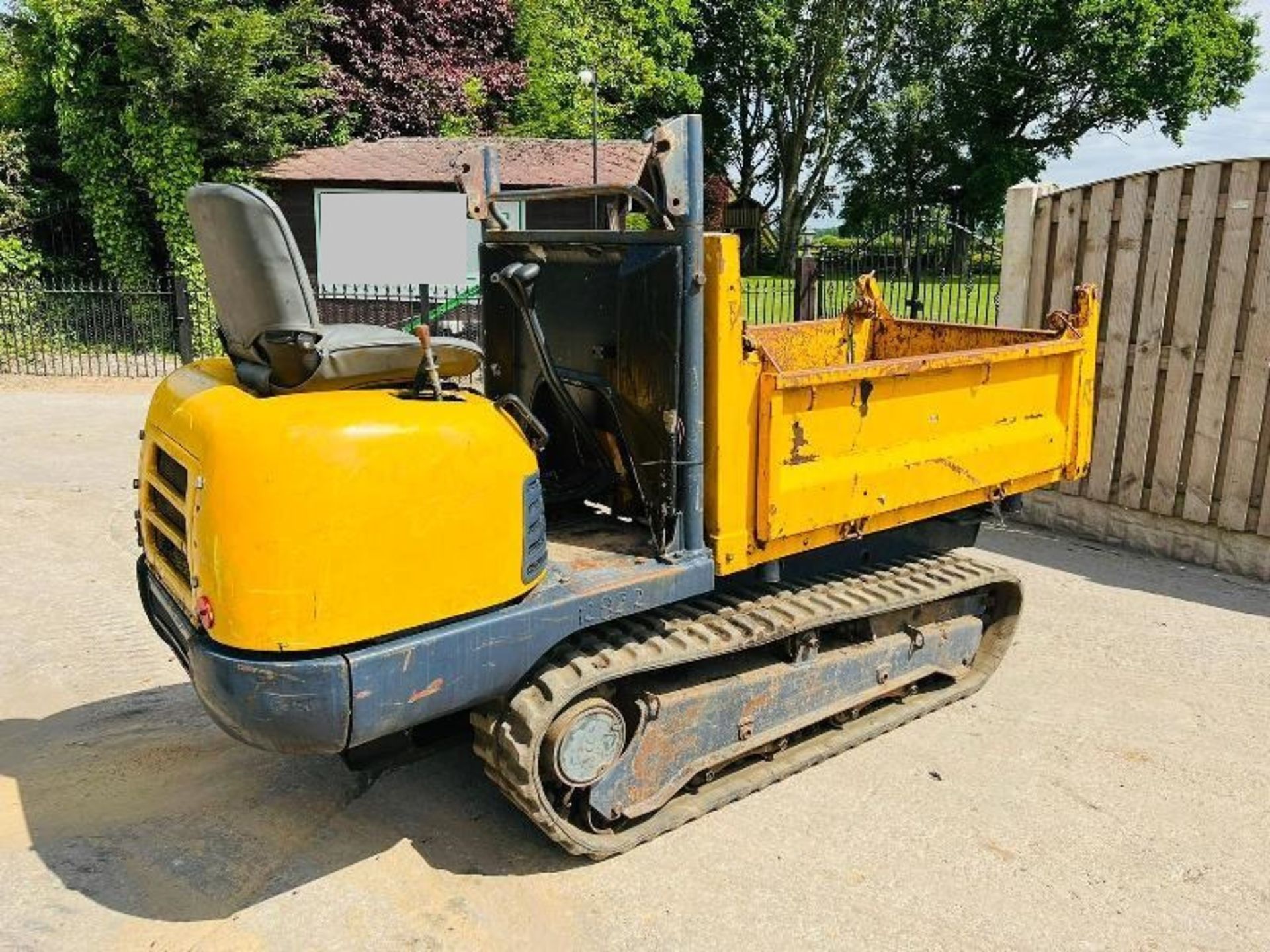 TRACKED DUMPER C/W DROP SIDE'S TIPPING BODY & RUBBER TRACKS - Image 8 of 13