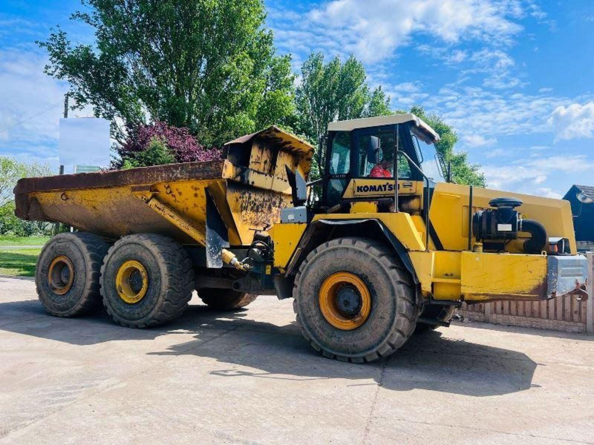 KOMATSU HM400-1 6X6 ARTICULATED DUMP TRUCK C/W REVERSE CAMERA - Image 8 of 15