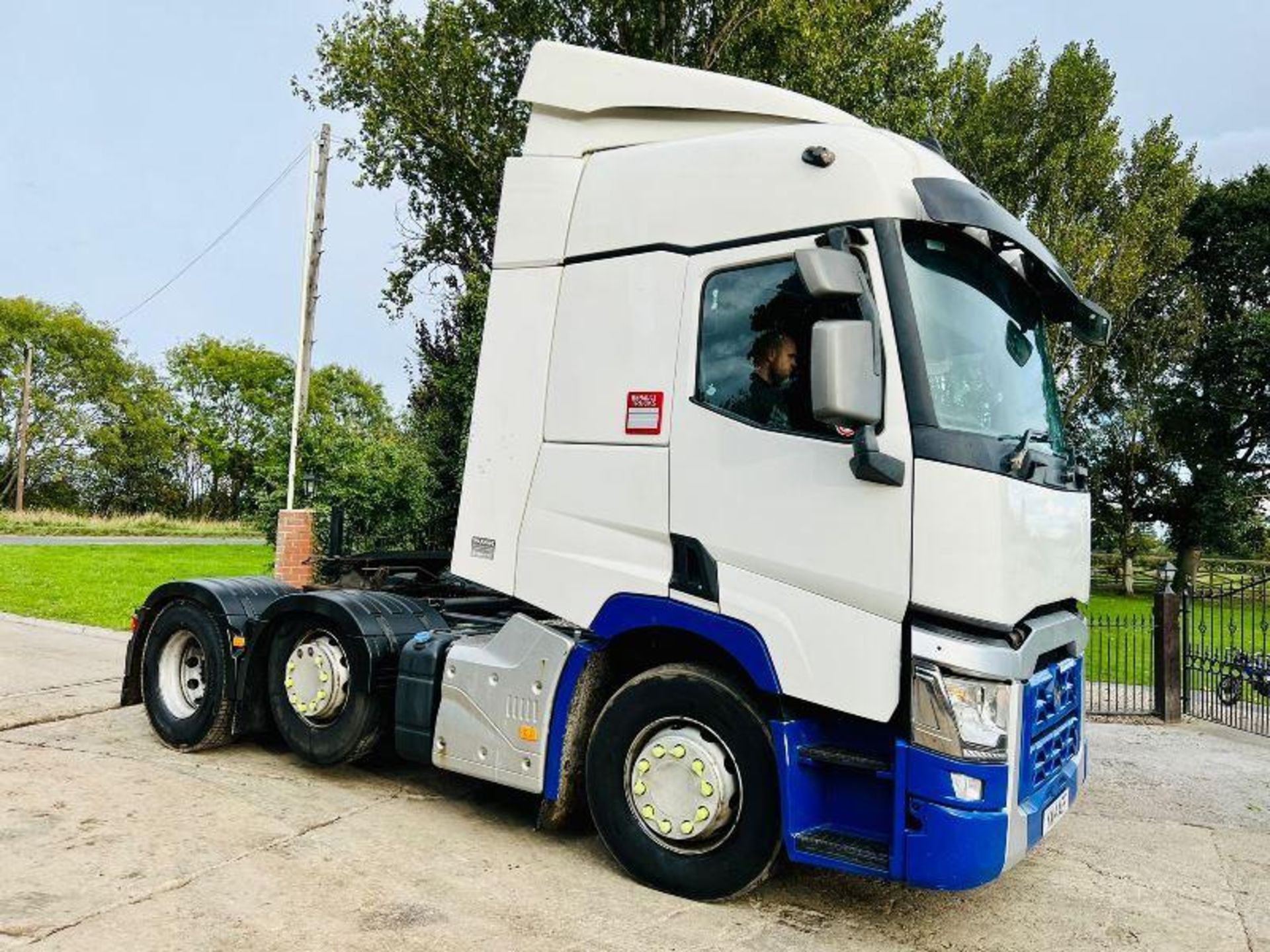 RENAULT T460 6X2 TRACTOR UNIT * YEAR 2014 * MOT'D TILL 31ST JANUARY 2023 * - Image 5 of 5