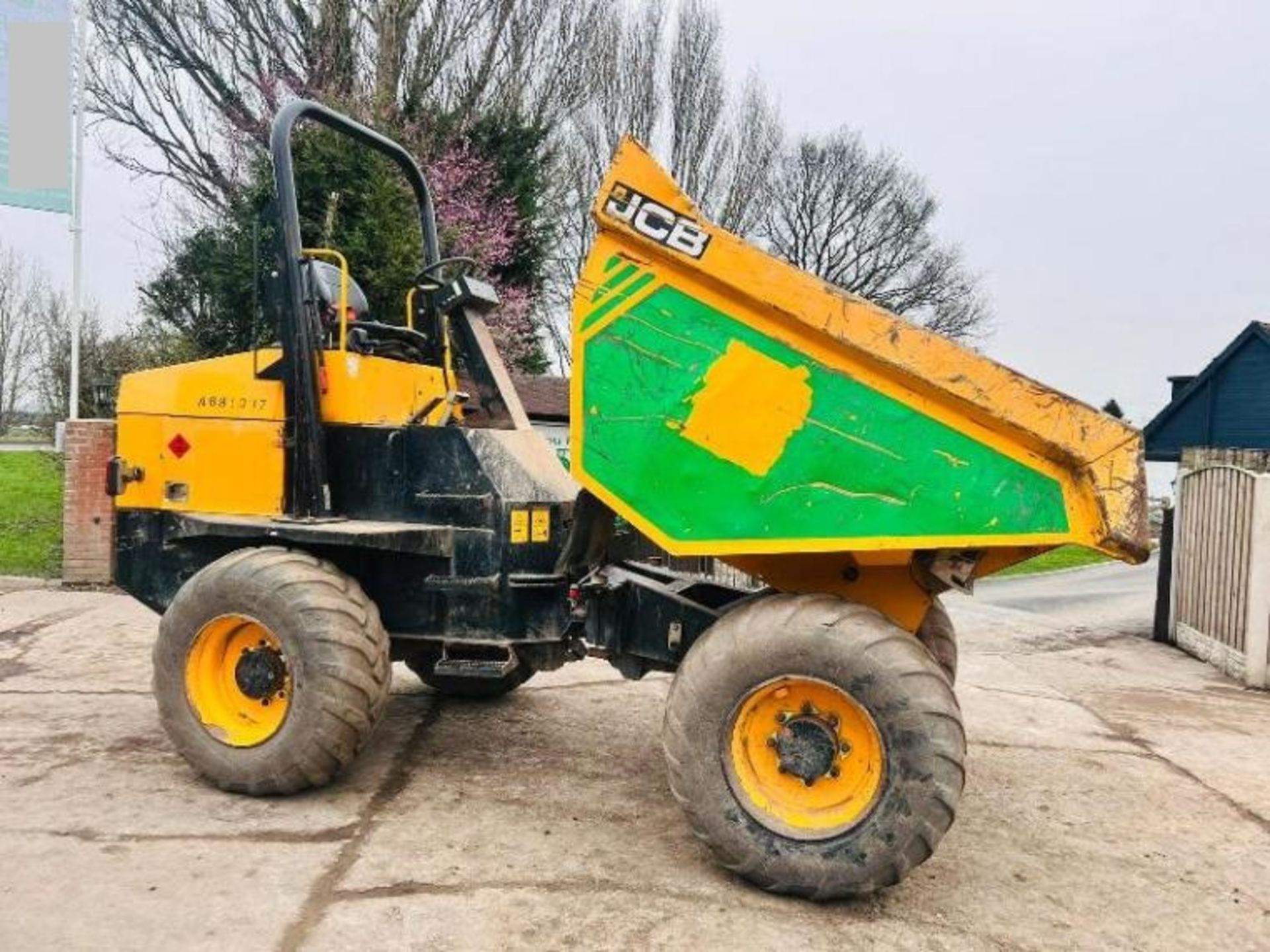 JCB 9TFT POWERSHUTTLE 4WD DUMPER * YEAR 2015 , 2909 HOURS * C/W ROLE BAR - Image 14 of 14