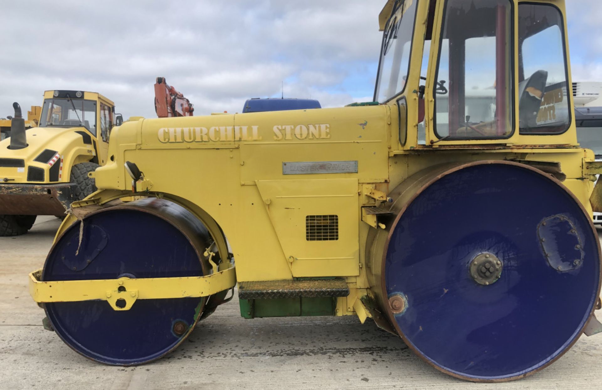 AVELING BARFORD DC12 3 PIN DEAD WEIGHT TARMAC ROLL - Image 2 of 8