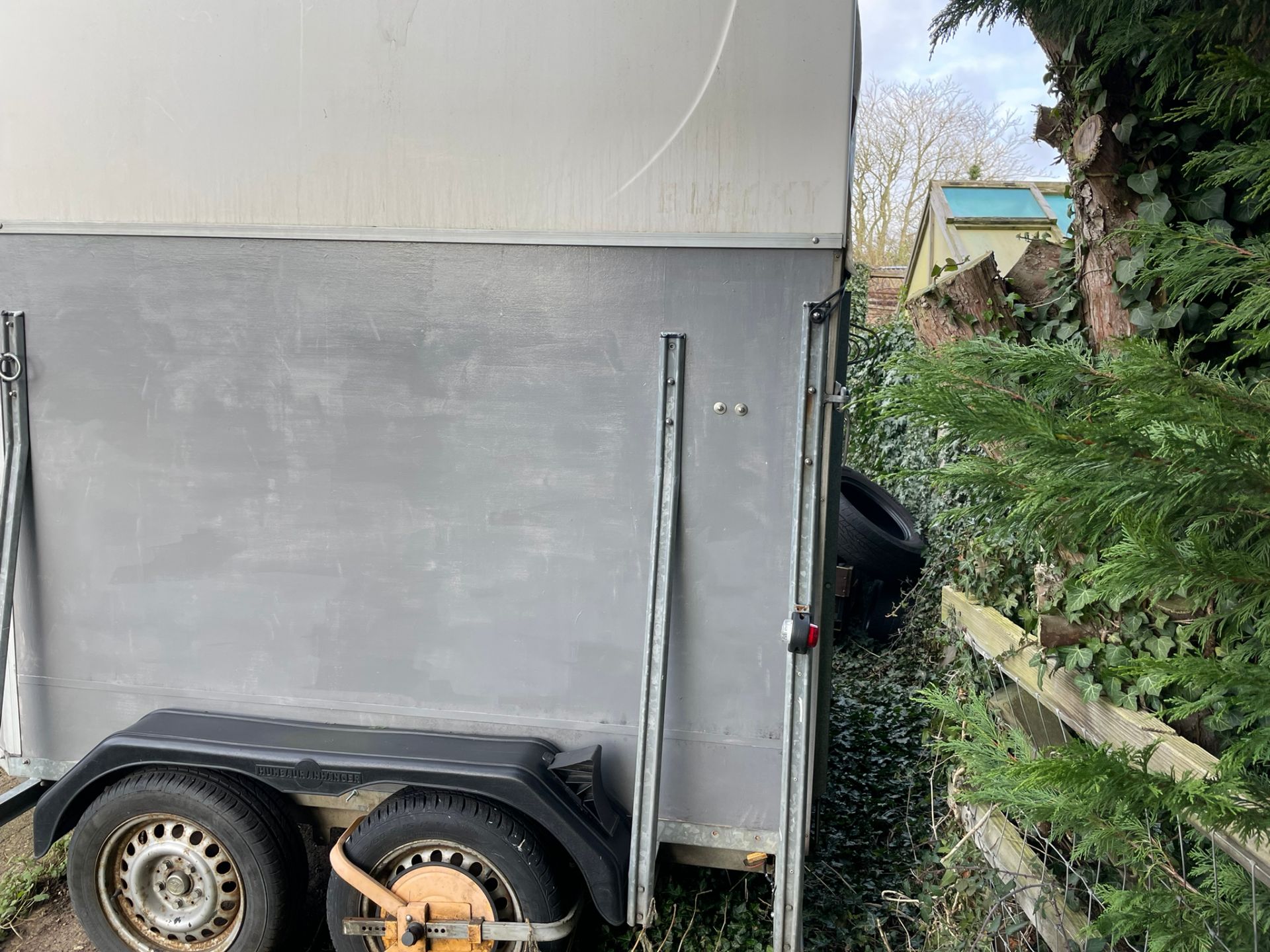 HUMBAUR TWIN AXLE HORSE BOX - ALL NEW PLY - GOOD TYRES. - Image 6 of 11