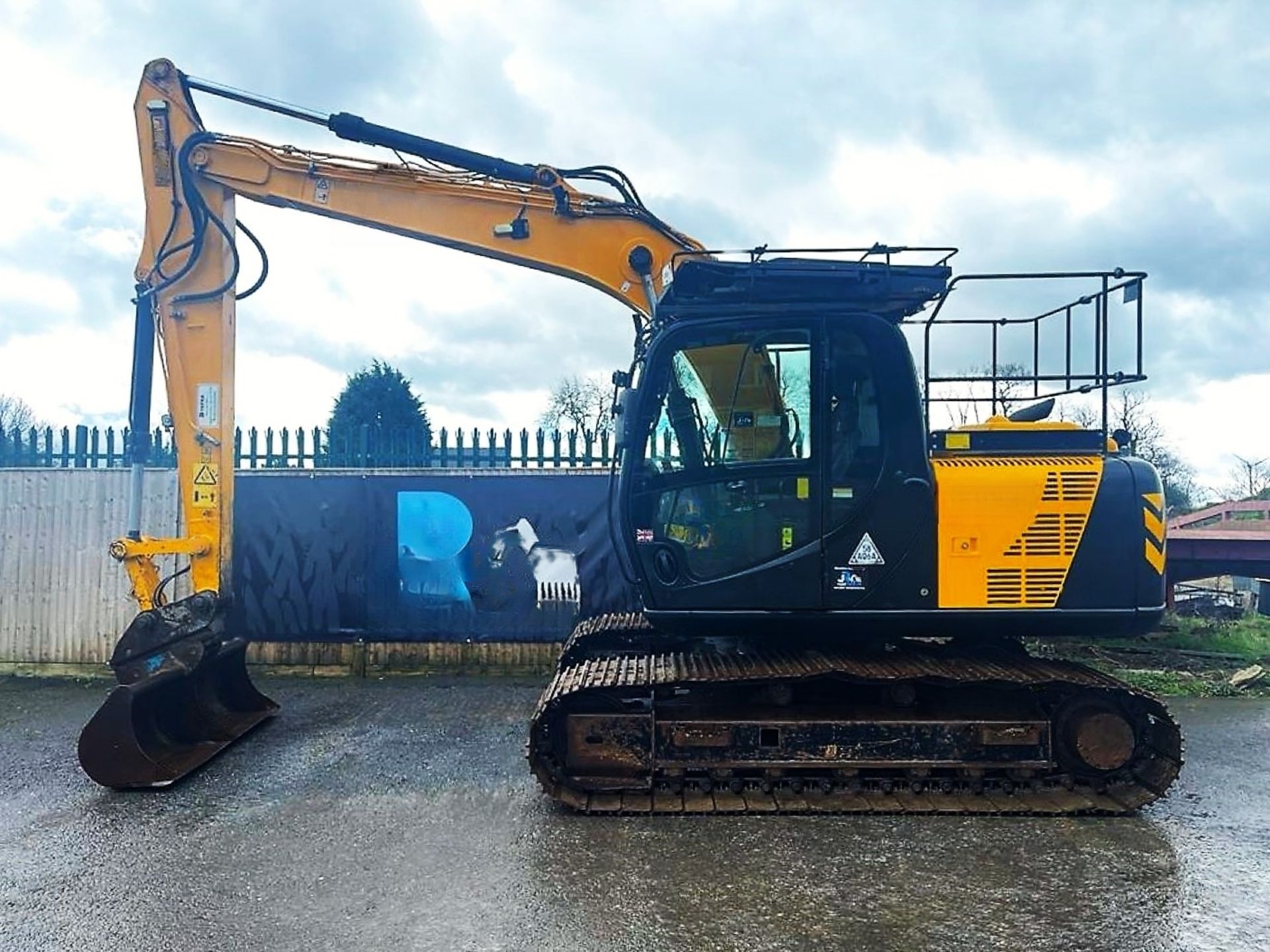 JCB JS131 LC PLUS 2017 5201 HOURS CODED START AIR CON BOXING RING - Image 6 of 17