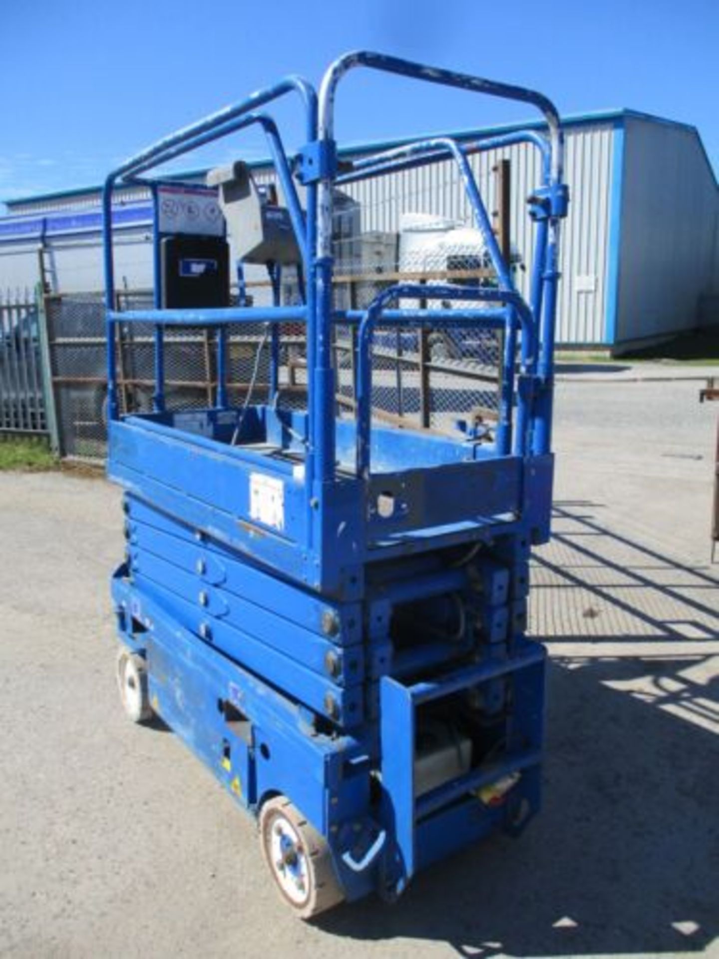 UPRIGHT MX19 SCISSOR LIFT ACCESS PLATFORM CHERRY PICKER GENIE 1932 - Image 8 of 11