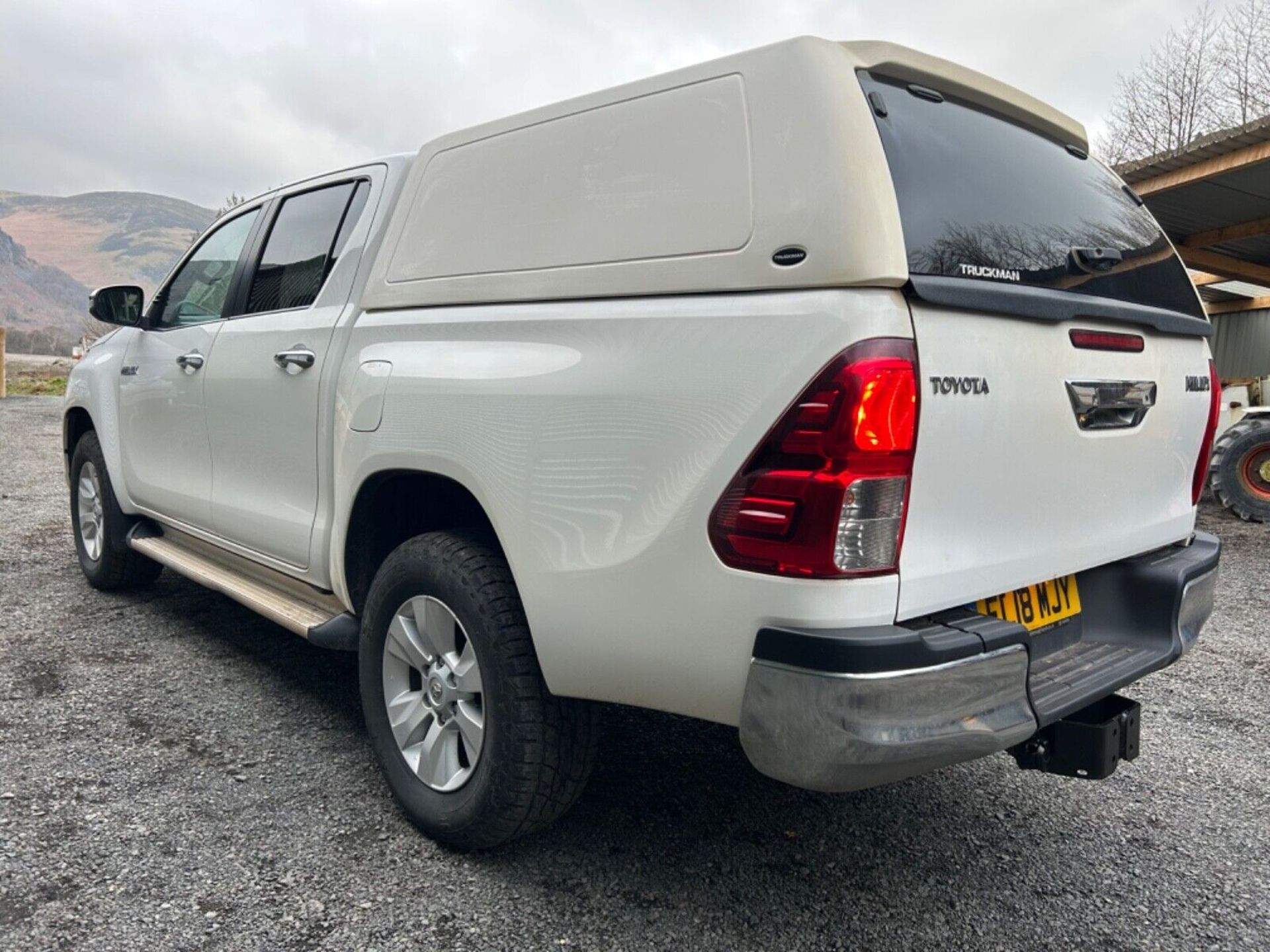 2018 TOYOTA HILUX DOUBLE CAB PICKUP TRUCK 4X4 AIRCON TWIN CAB TRUCKMAN CANOPY - Image 9 of 15