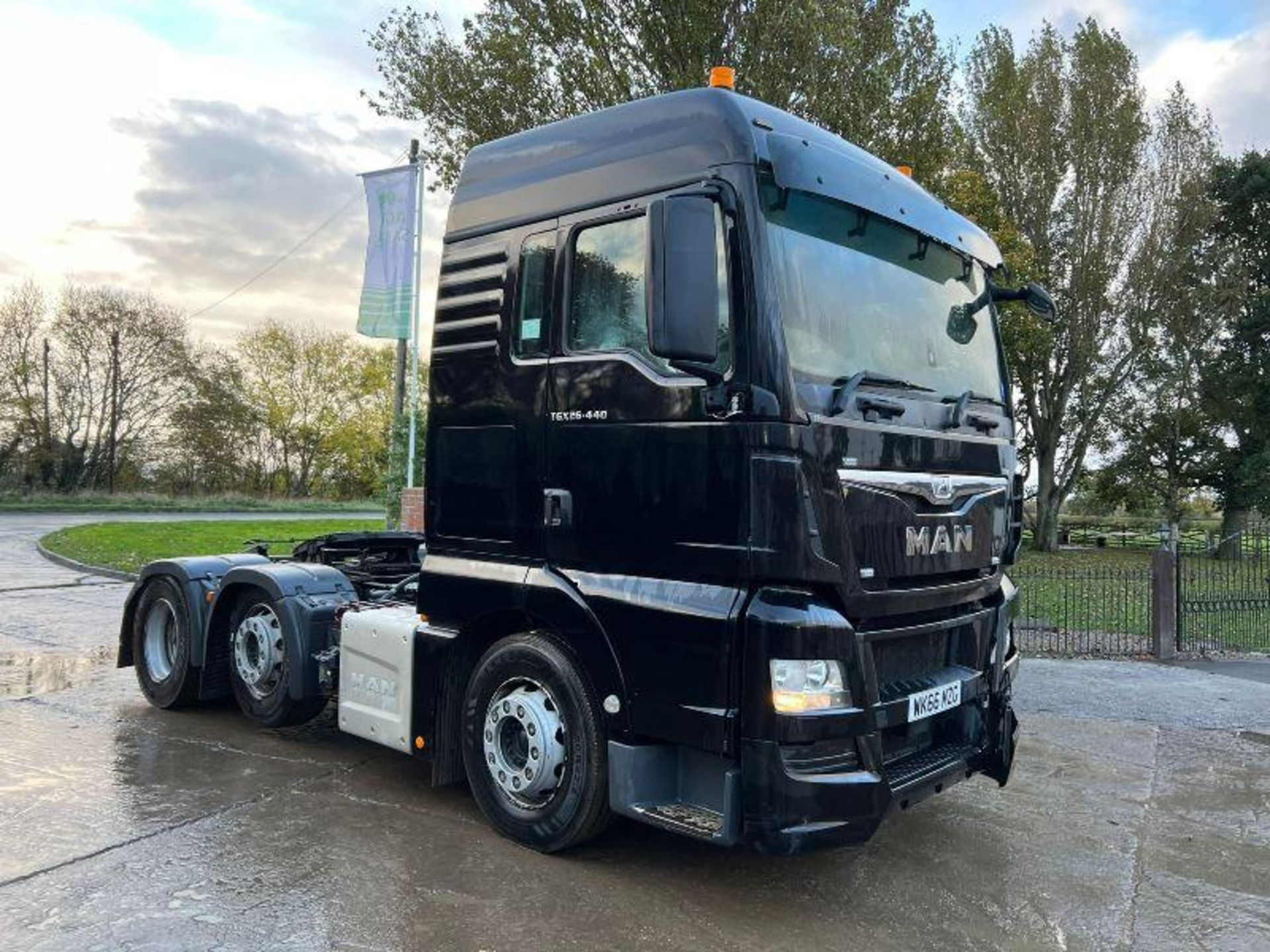 MAN TGX26.440 6X2 TRACTOR UNIT * YEAR 2016 * C/W MID LIFT - Image 9 of 20