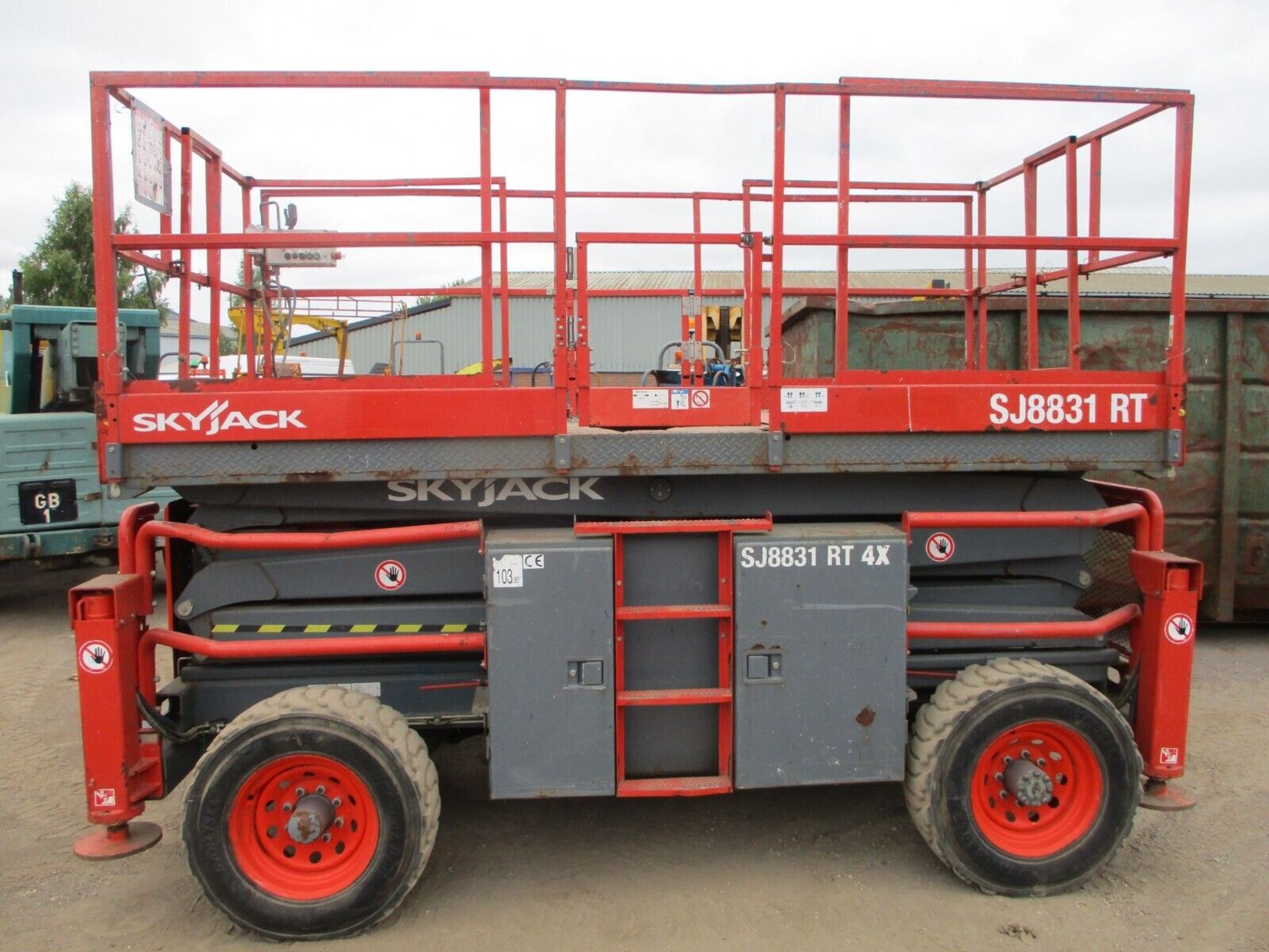 2014 SKYJACK 8831 SCISSOR LIFT ACCESS PLATFORM CHERRY PICKER MEWP 8841 GENIE