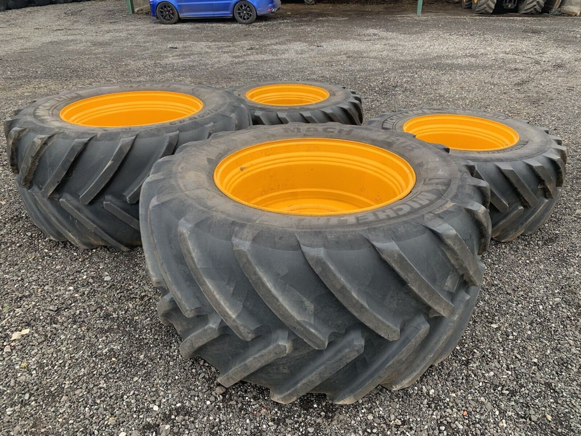 MICHELIN 900/50 R42 & 650/65 R34 COMPLETE SET OF RIMS & TYRES / JCB FASTRAC 8330 - Image 2 of 7