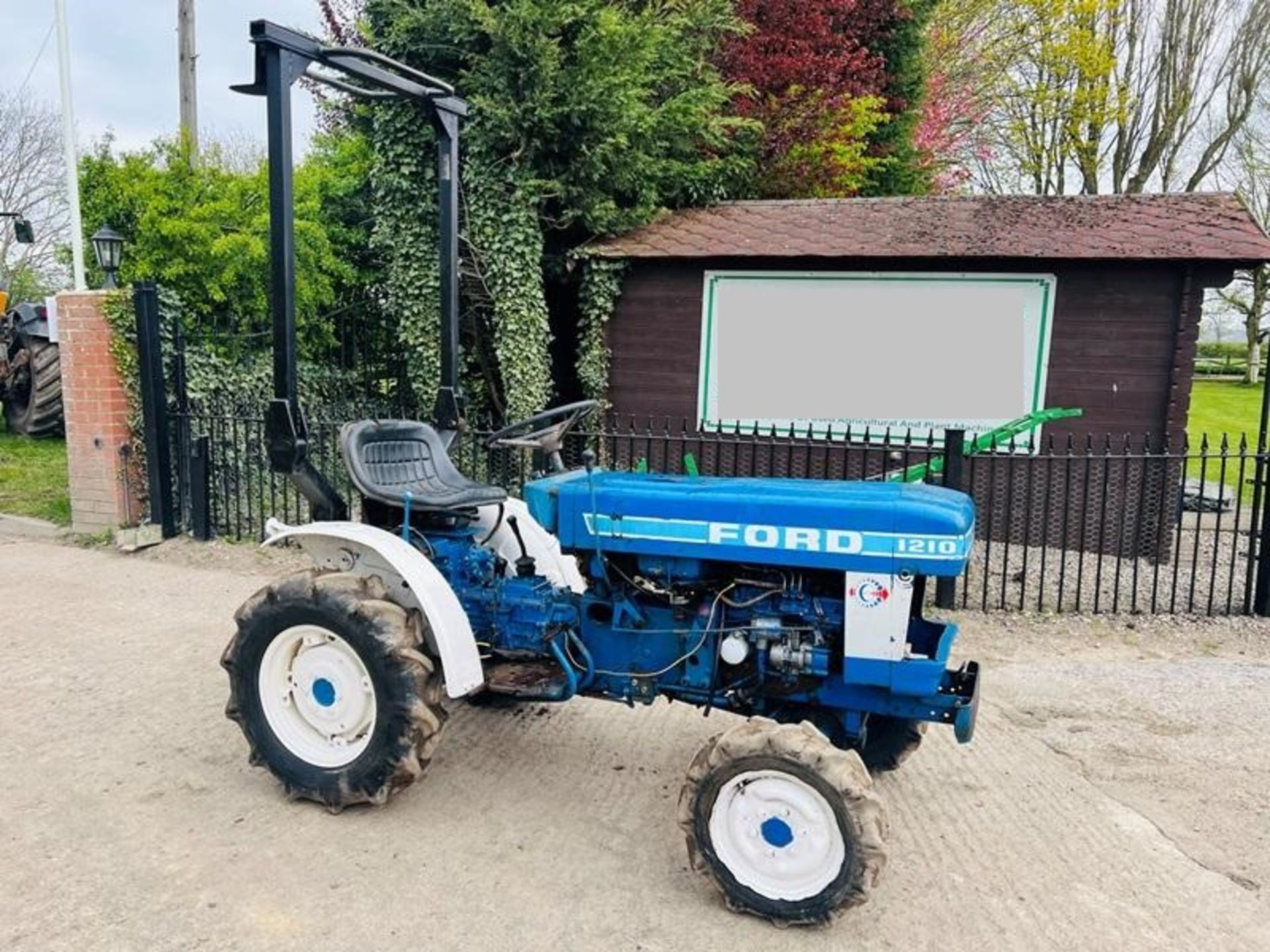 FORD 1210 4WD COMPACT TRACTOR C/W ROLE BAR - Image 5 of 9