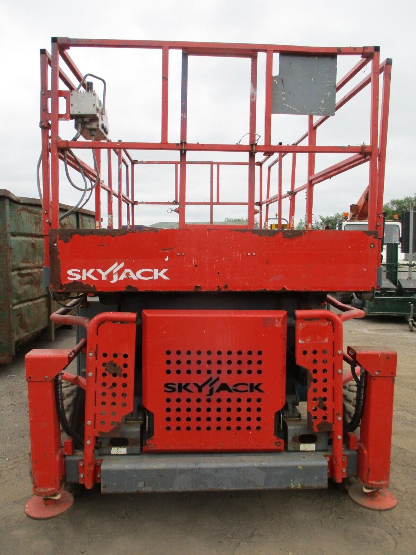 2014 SKYJACK 8831 SCISSOR LIFT ACCESS PLATFORM CHERRY PICKER MEWP 8841 GENIE - Image 8 of 13