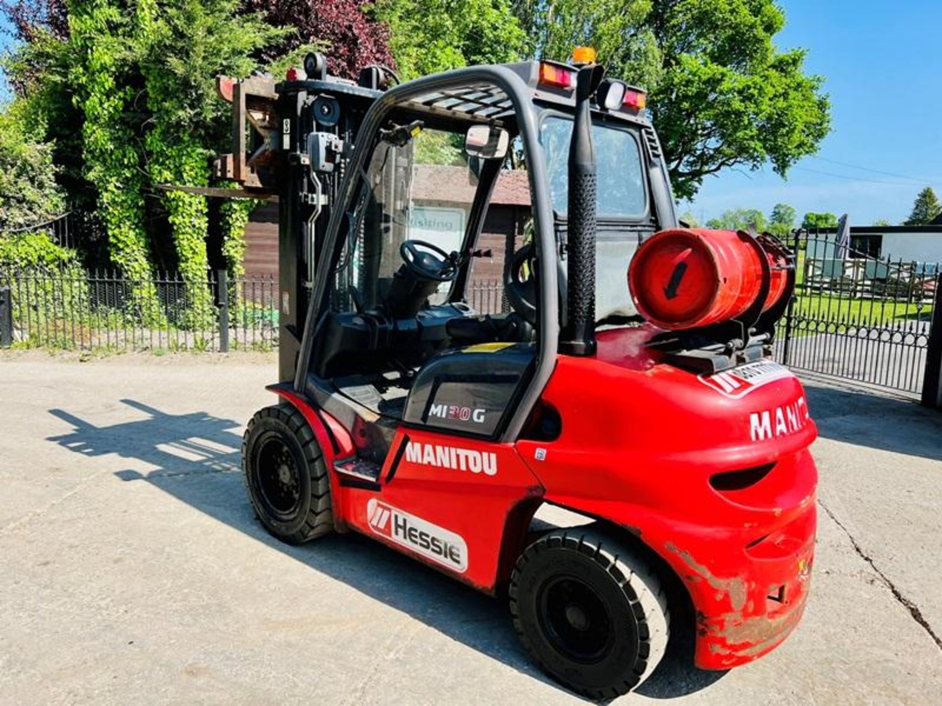 MANITOU MI30G FORKLIFT *YEAR 2013, CONTAINER SPEC, 1572 HOURS* C/W TURN TABLE