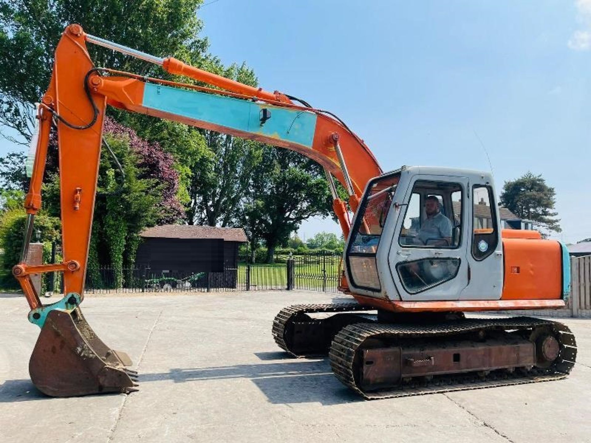 SUMIMOTO SH120 TRACKED EXCAVATOR C/W BUCKET - Image 16 of 20