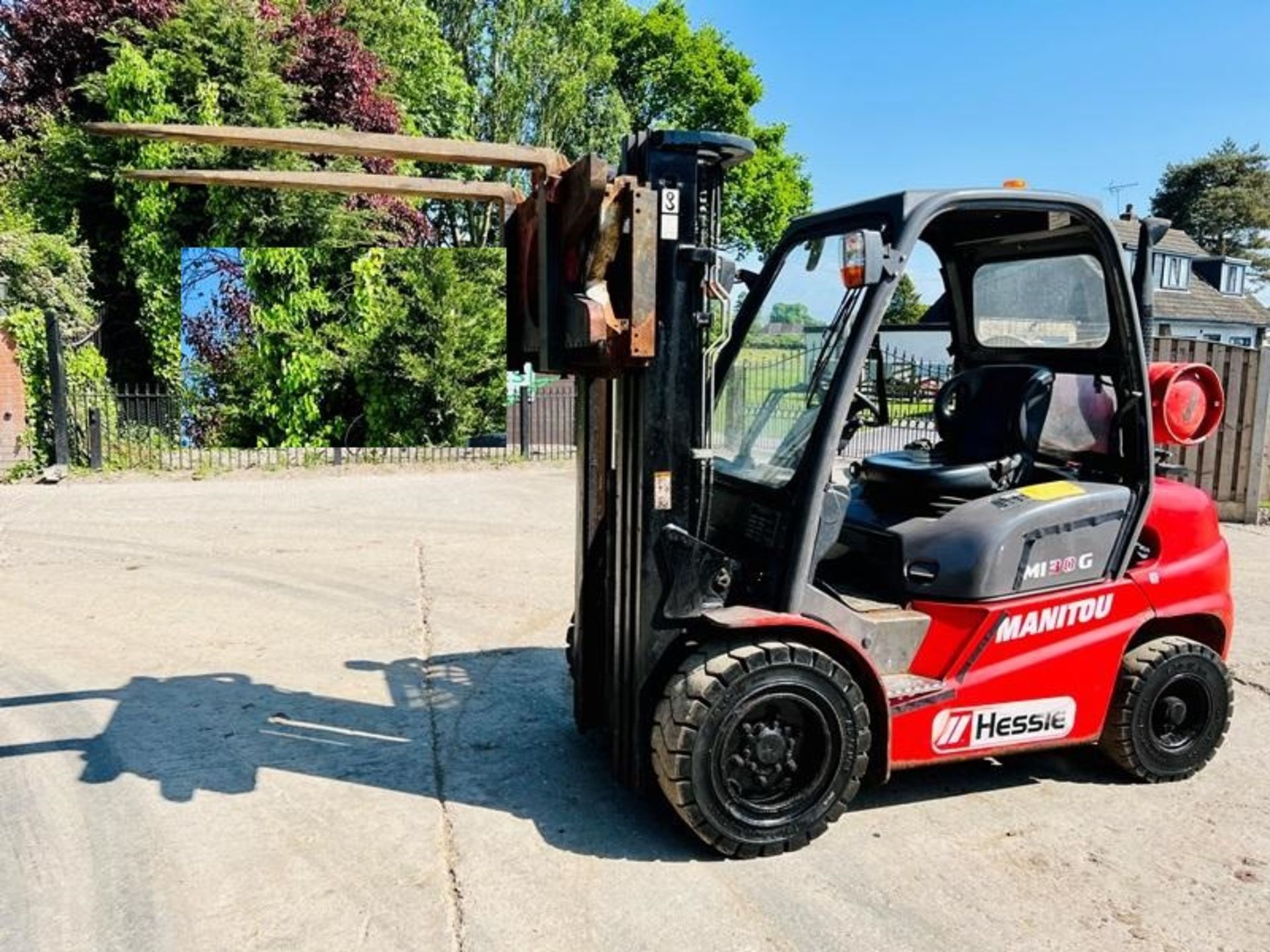 MANITOU MI30G FORKLIFT *YEAR 2013, CONTAINER SPEC, 1572 HOURS* C/W TURN TABLE - Image 14 of 18