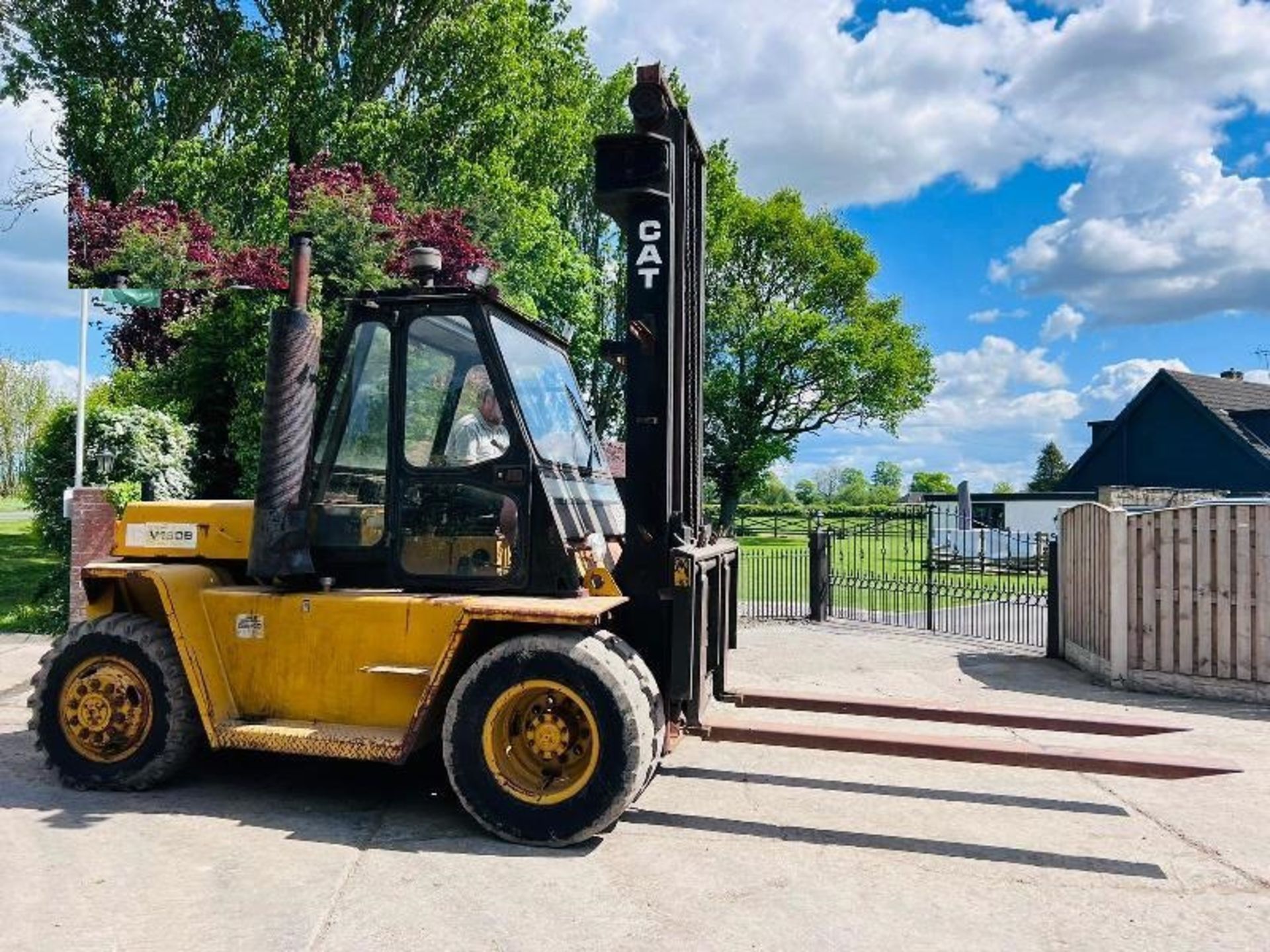 CATERPILLAR V180B DIESEL FORKLIFT C/W 2 STAGE MAST - Image 13 of 21