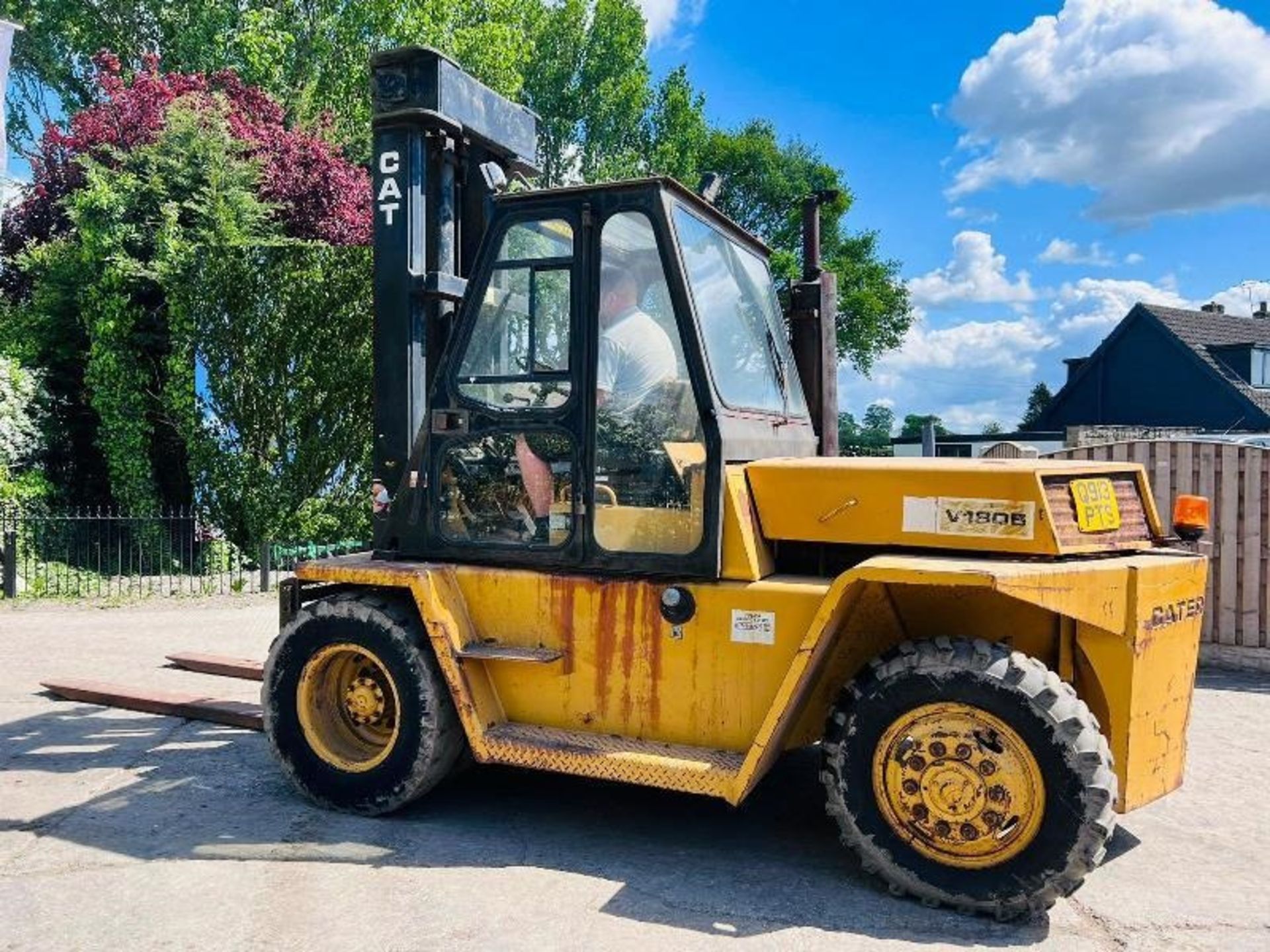 CATERPILLAR V180B DIESEL FORKLIFT C/W 2 STAGE MAST - Image 7 of 21