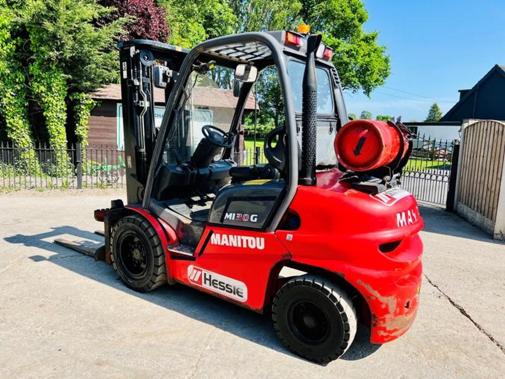 MANITOU MI30G FORKLIFT *YEAR 2013, CONTAINER SPEC, 1572 HOURS* C/W TURN TABLE - Image 11 of 18