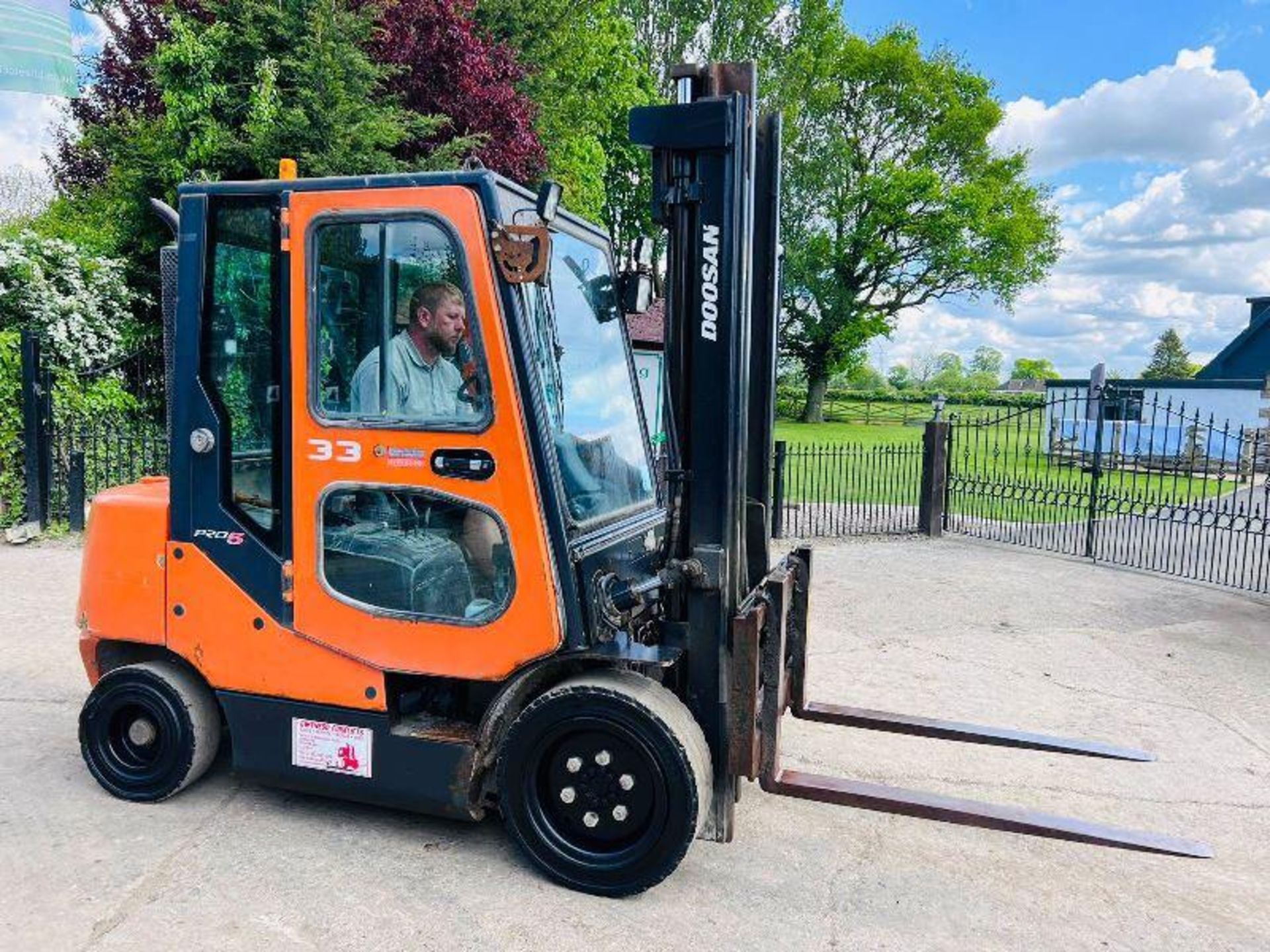 DOOSAN D33S-5 DIESEL FORKLIFT * YEAR 2012 * C/W SIDE SHIFT - Image 15 of 25