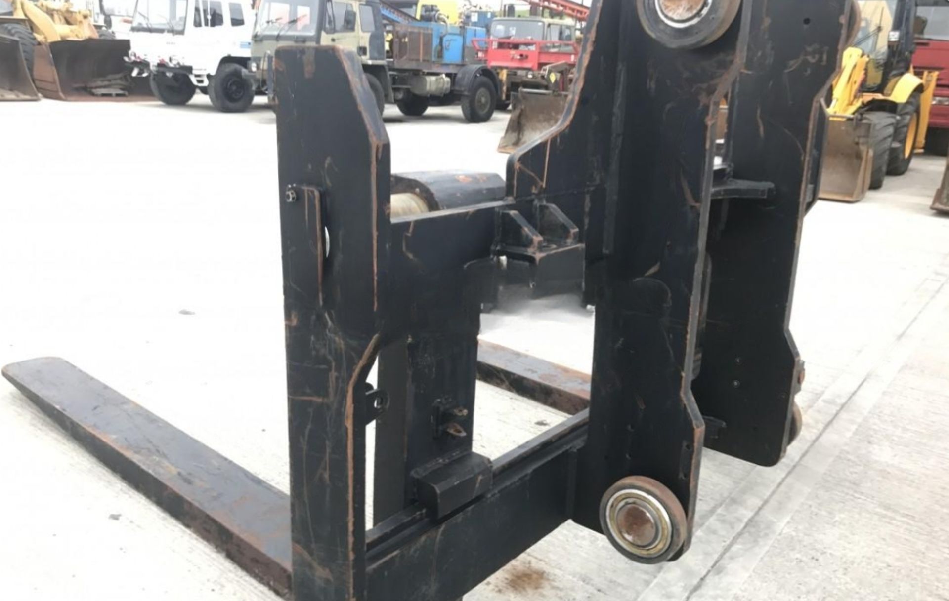 FORKS AND CARRAIGE TO SUIT 25 TON FORKLIFT UNUSED - Image 4 of 5