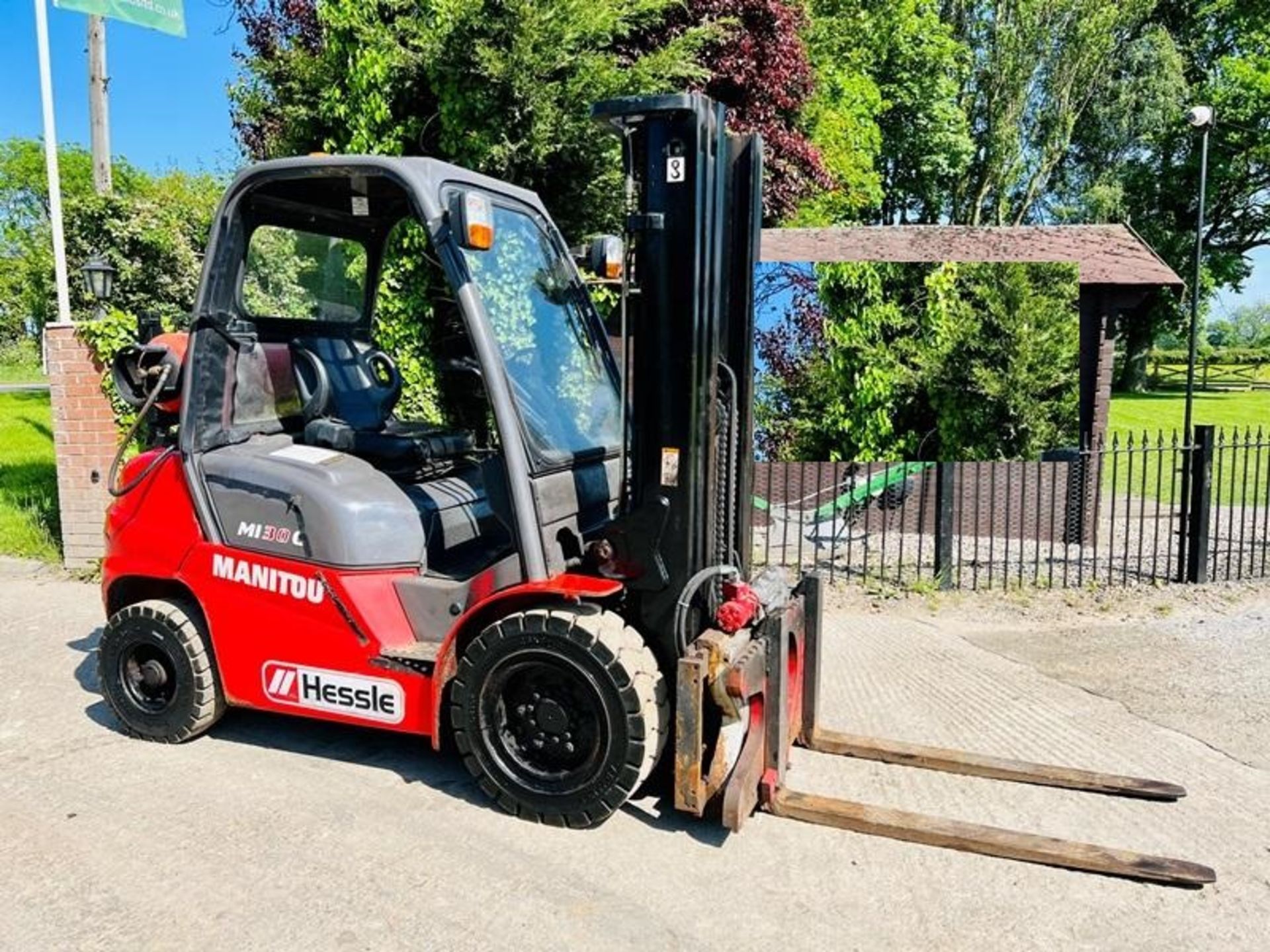 MANITOU MI30G FORKLIFT *YEAR 2013, CONTAINER SPEC, 1572 HOURS* C/W TURN TABLE - Image 2 of 18