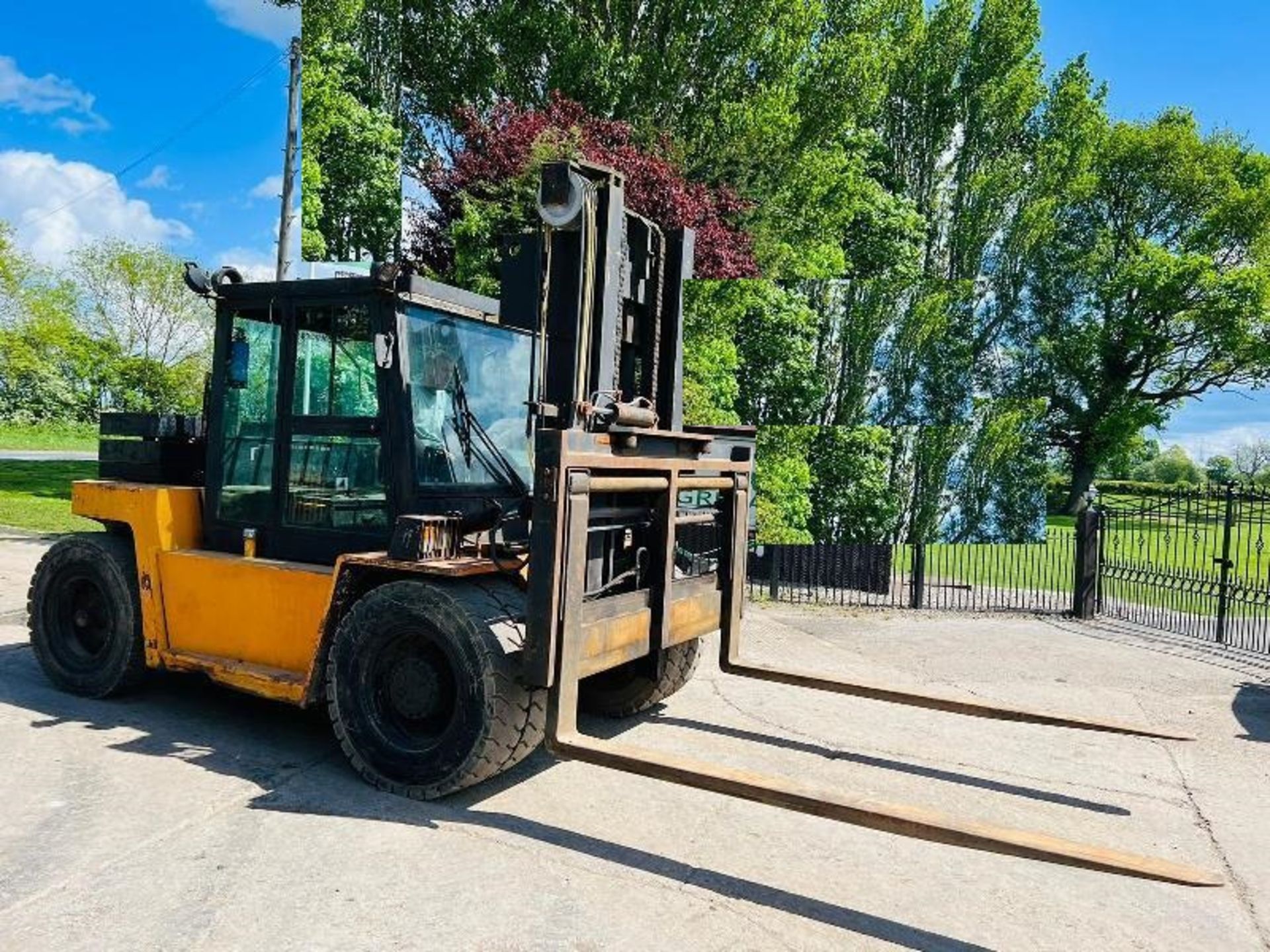 BOSS C80 DIESEL FORKLIFT C/W TINE POSITIONER & SIDE SHIFT - Image 6 of 17