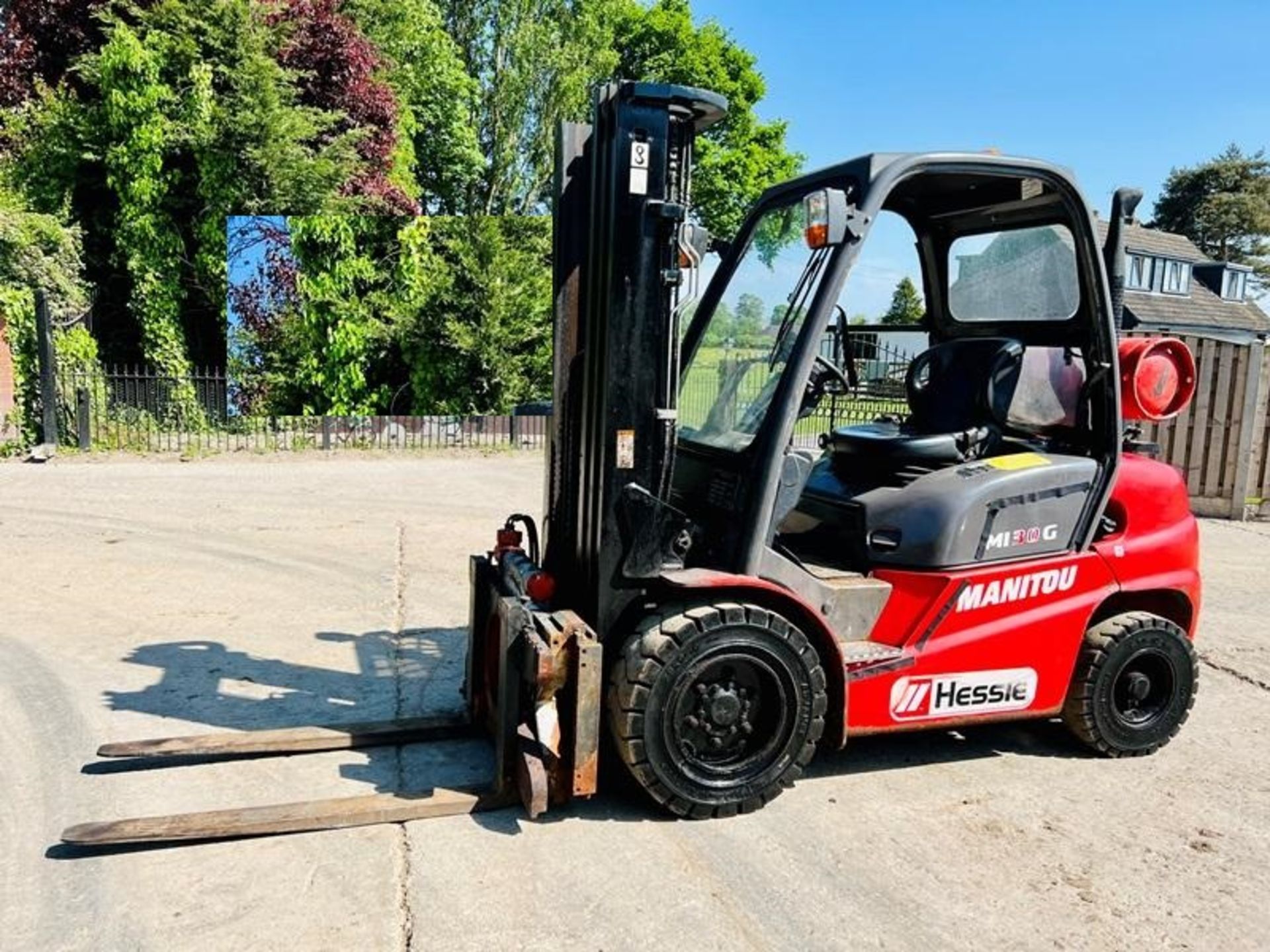 MANITOU MI30G FORKLIFT *YEAR 2013, CONTAINER SPEC, 1572 HOURS* C/W TURN TABLE - Image 17 of 18