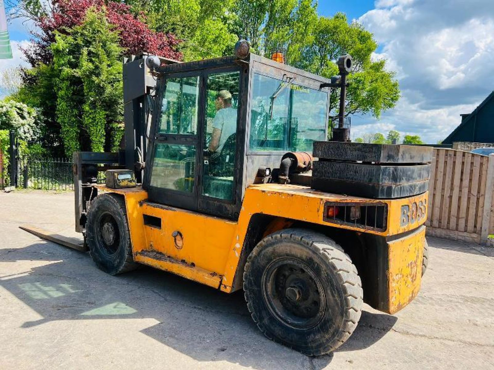 BOSS C80 DIESEL FORKLIFT C/W TINE POSITIONER & SIDE SHIFT - Image 9 of 17