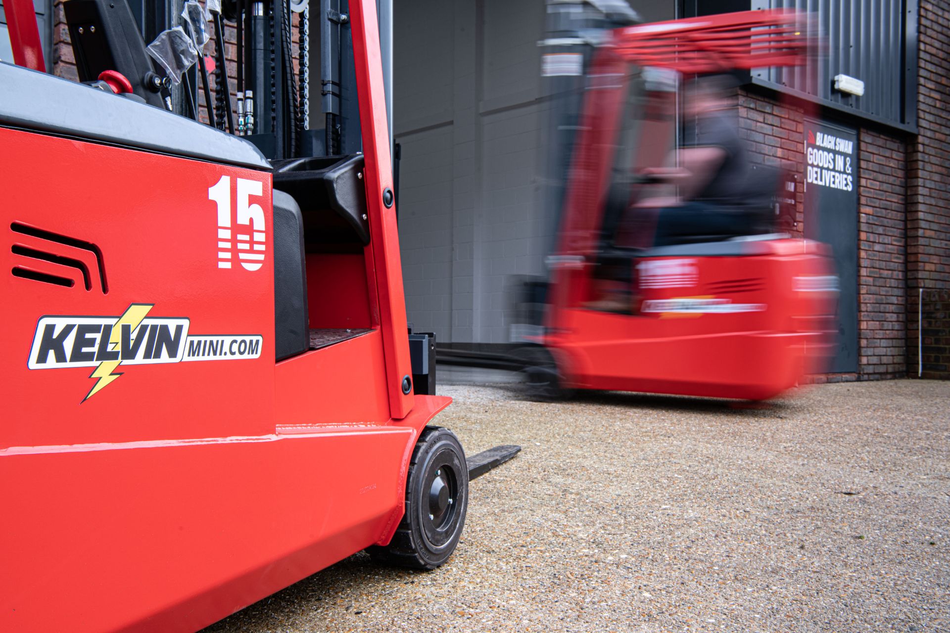 BRAND NEW EX DEMO!! BARGAIN! KELVIN ELECTRIC MINI FORKLIFT TRUCK FOR TIGHT SPACES *RESERVE REDUCED* - Image 6 of 10