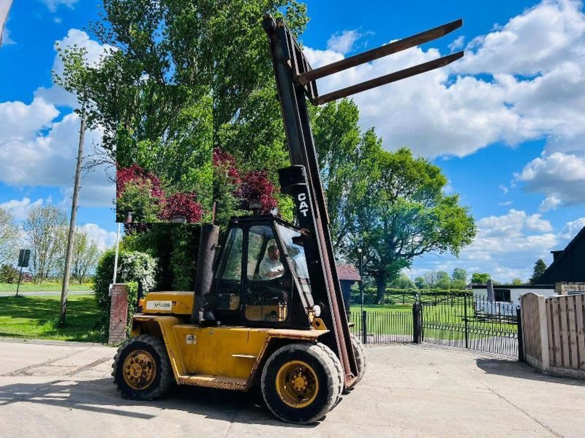 CATERPILLAR V180B DIESEL FORKLIFT C/W 2 STAGE MAST - Image 3 of 21