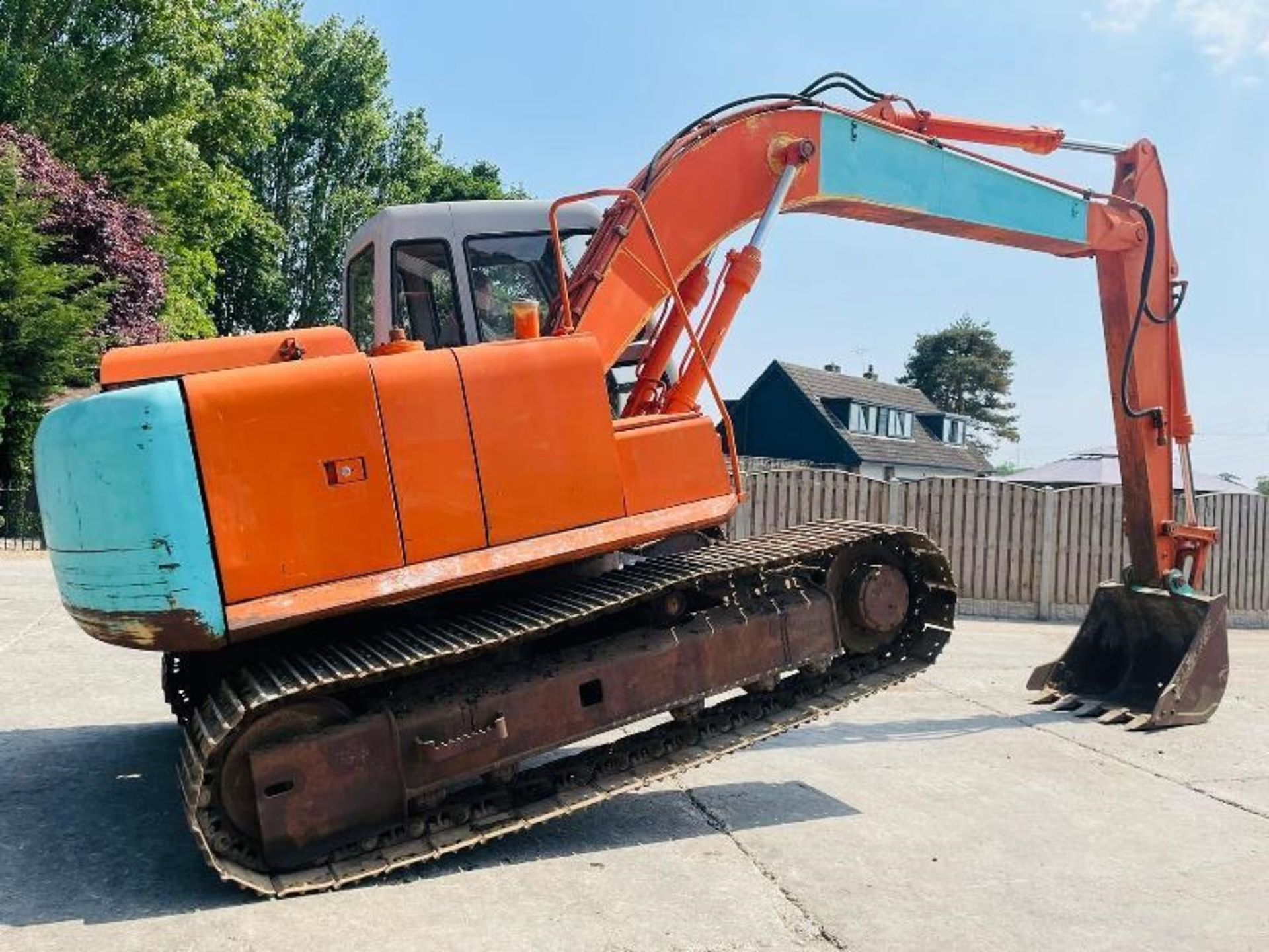 SUMIMOTO SH120 TRACKED EXCAVATOR C/W BUCKET - Image 3 of 20