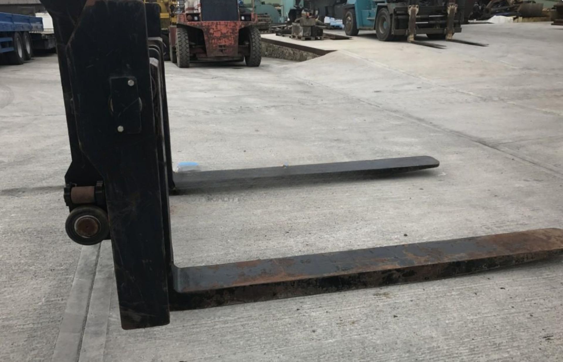 FORKS AND CARRAIGE TO SUIT 25 TON FORKLIFT UNUSED - Image 3 of 5